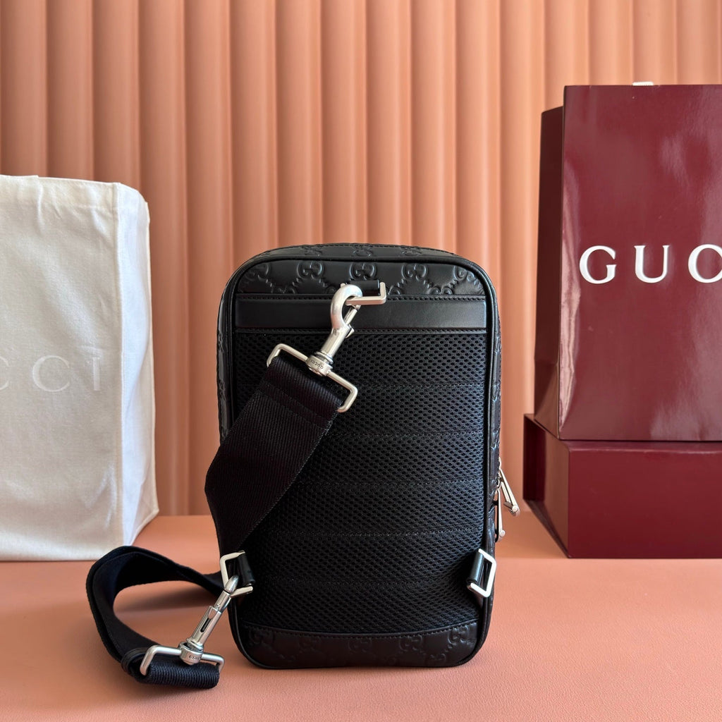 GUCCI 26S CROSSBODY BAG 28 IN BLACK EMBOSSED CALFSKIN