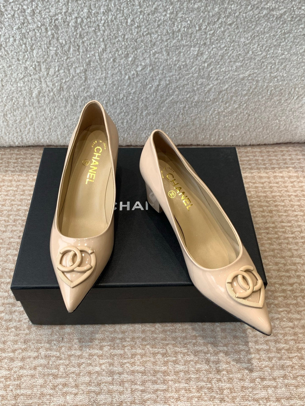 CHANEL MID-HEEL PUMPS IN BISQUE BEIGE PATENT CALFSKIN