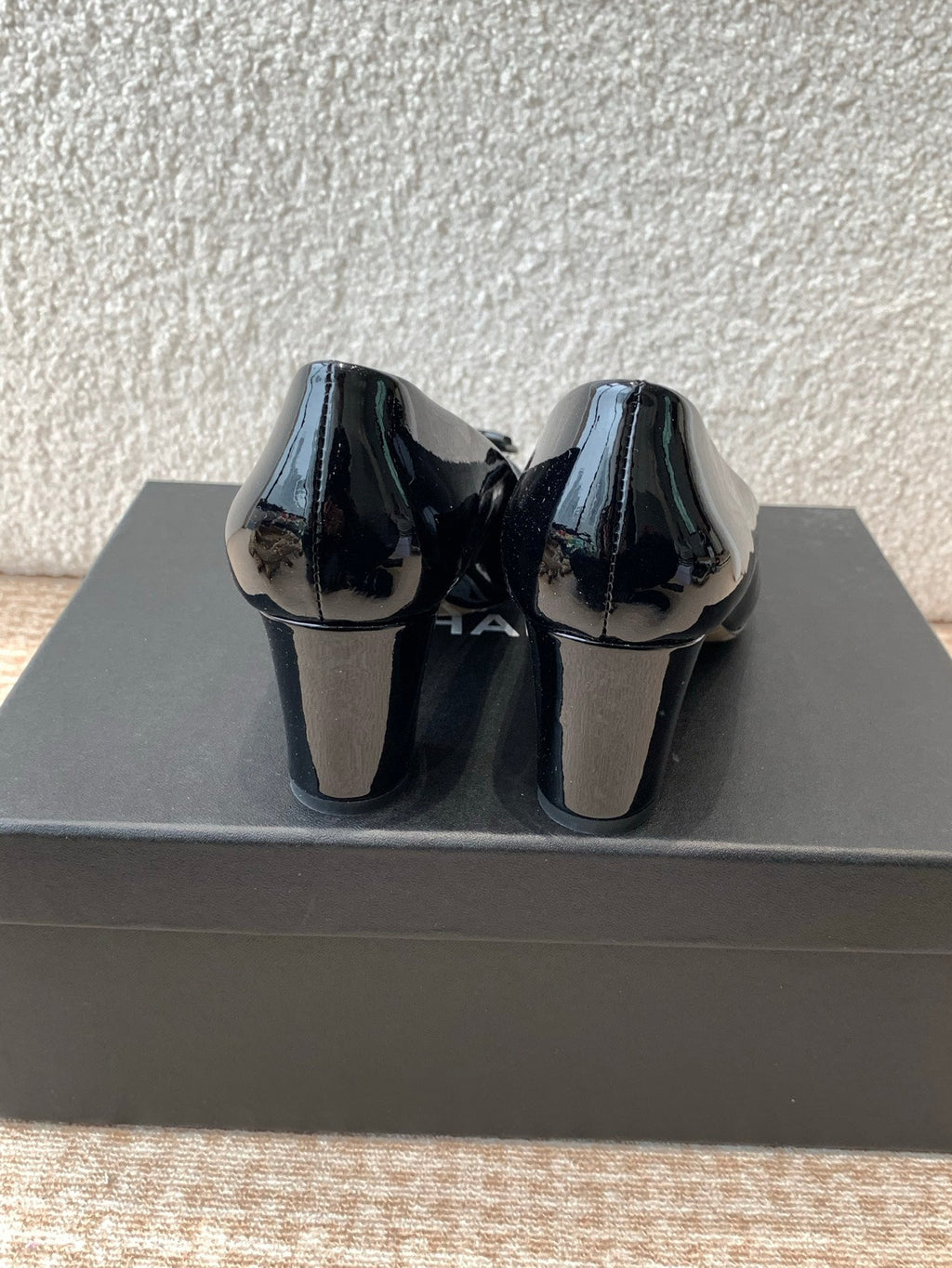 CHANEL MID-HEEL PUMPS IN BLACK PATENT CALFSKIN