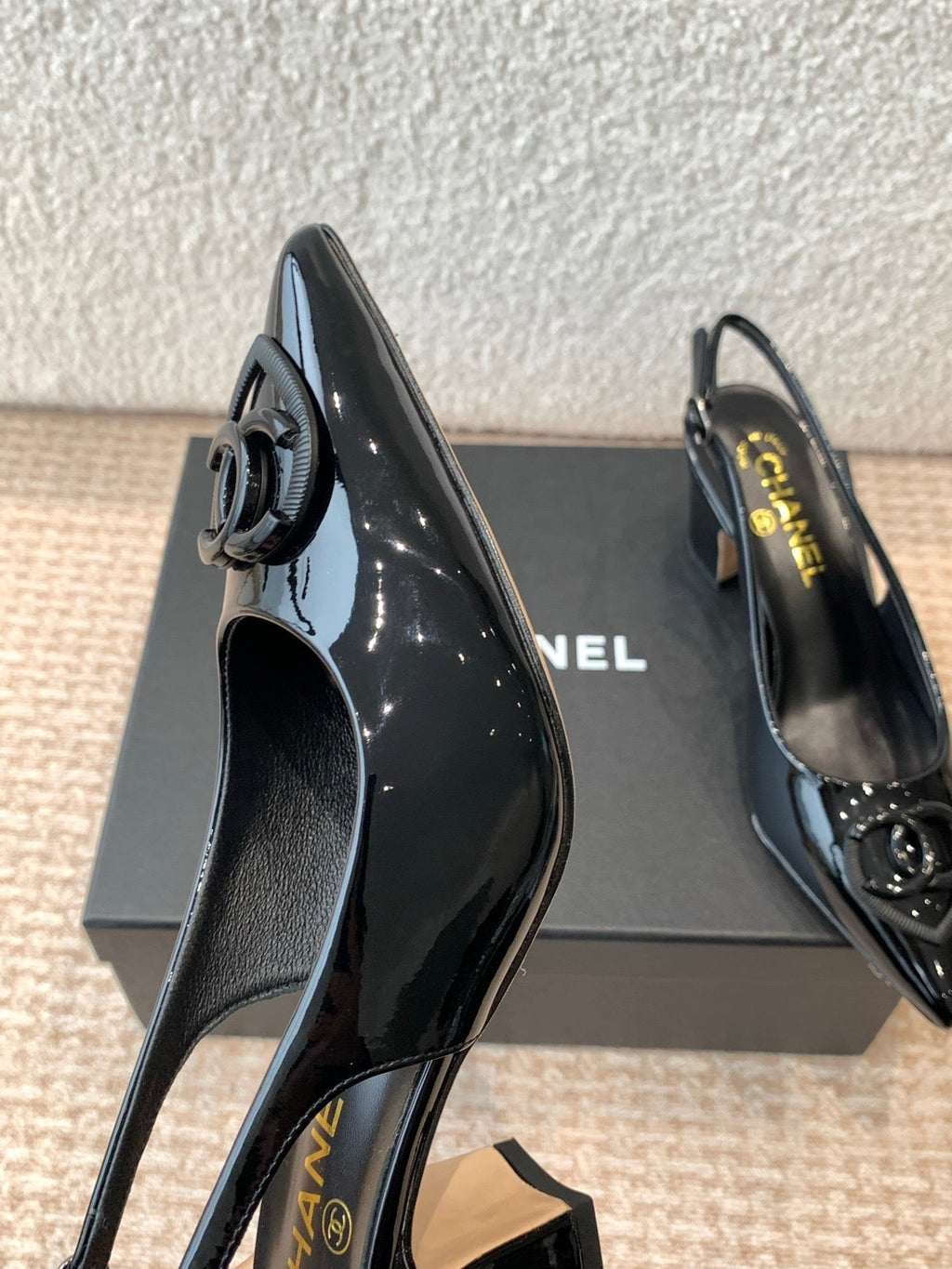 CHANEL MID-HEEL SLINGBACKS IN BLACK PATENT CALFSKIN