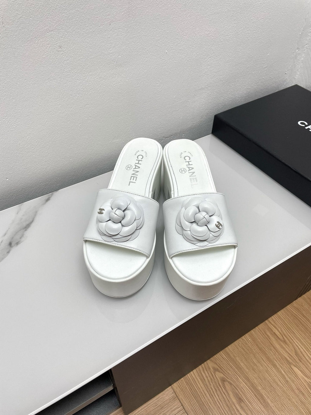 CHANEL WEDGE PLATFORM WHITE LAMBSKIN WITH FLOWER