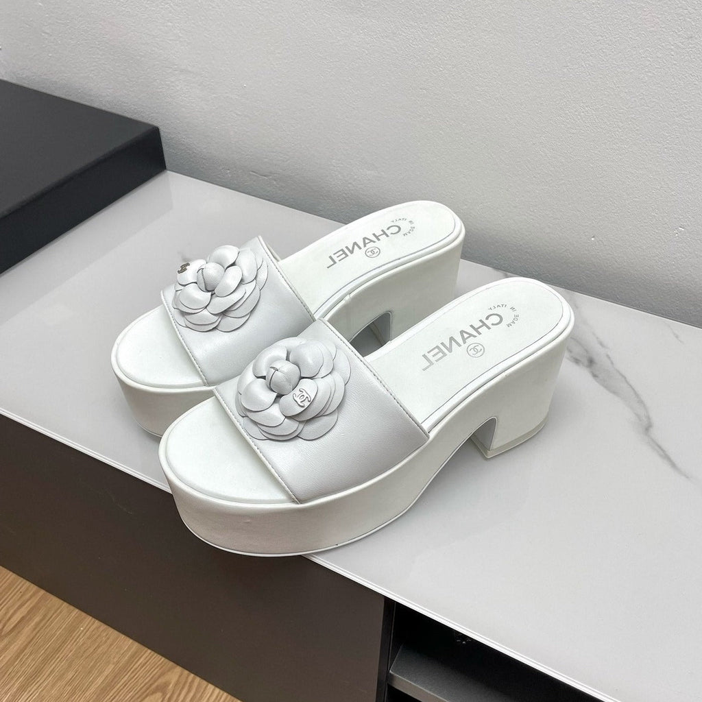 CHANEL WEDGE PLATFORM WHITE LAMBSKIN WITH FLOWER