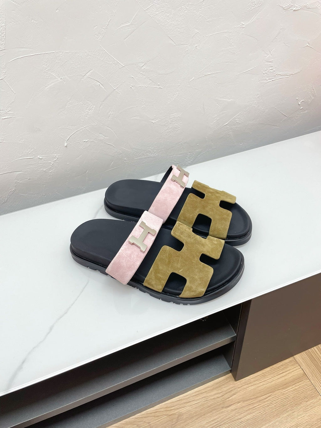 HERMES CHYPRE SANDAL ARMY GREEN MIX PASTEL PINK SUEDE WITH H BUCKLE