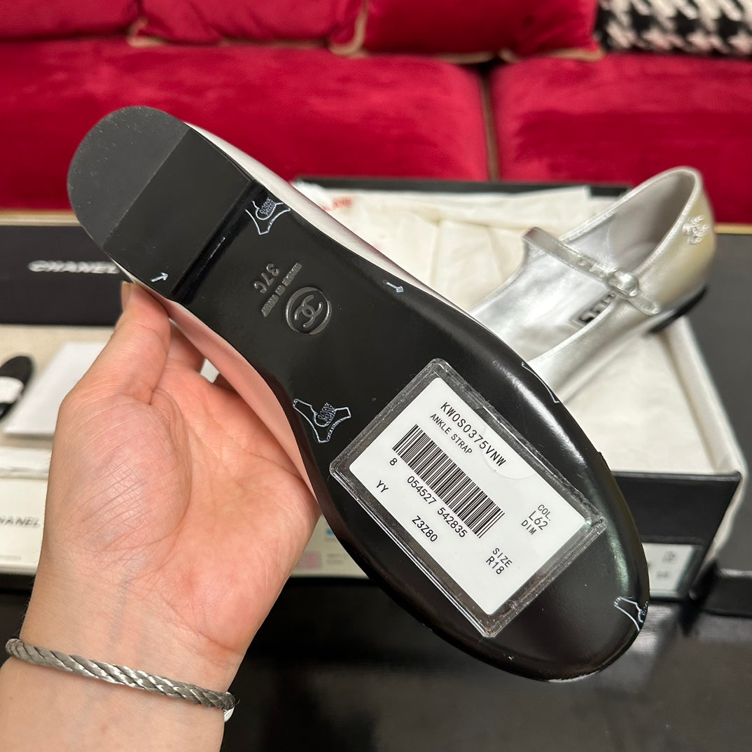 CHANEL MARY JANE ROUND TOE IN SILVER CALFSKIN AND BLACK SATIN