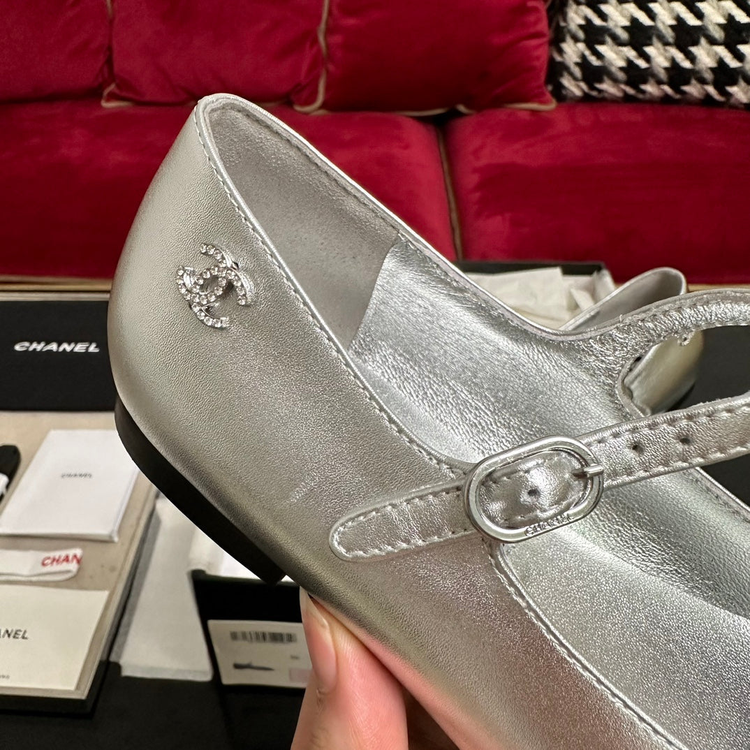 CHANEL MARY JANE ROUND TOE IN SILVER CALFSKIN AND BLACK SATIN
