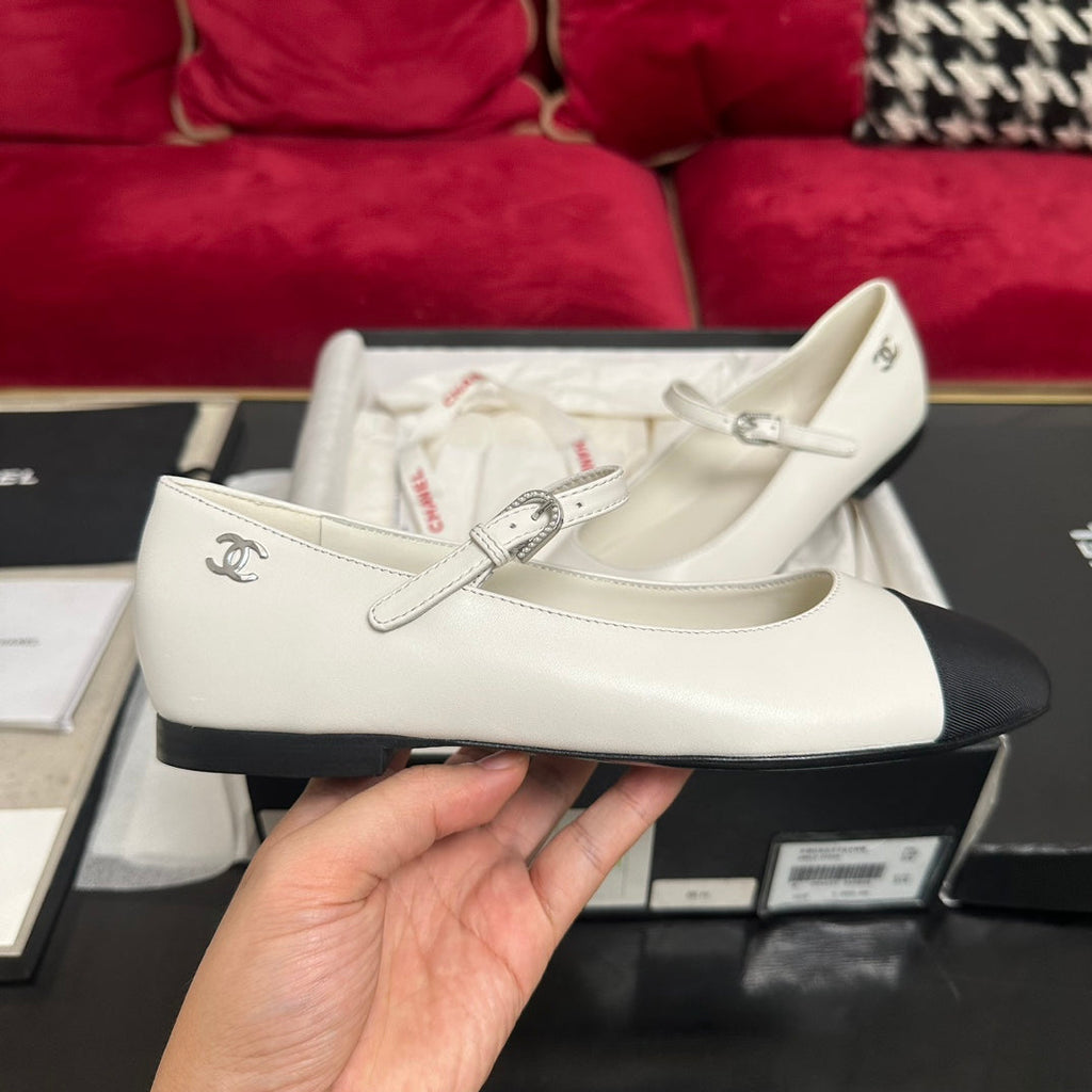 CHANEL MARY JANE SHOES IN WHITE CALFSKIN AND BLACK SATIN