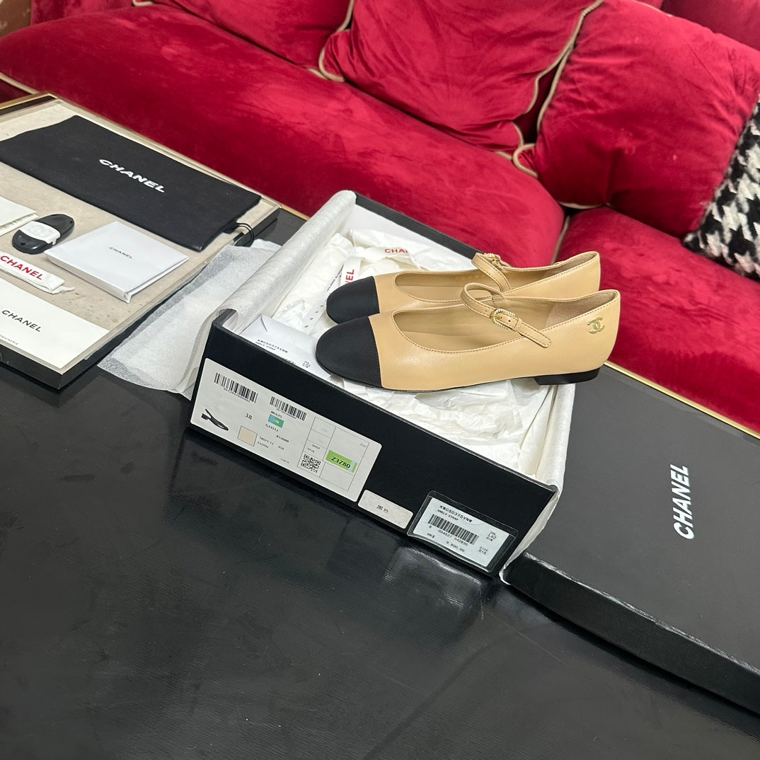 CHANEL MARY JANE SHOES IN BEIGE CREAM CALFSKIN AND BLACK SATIN