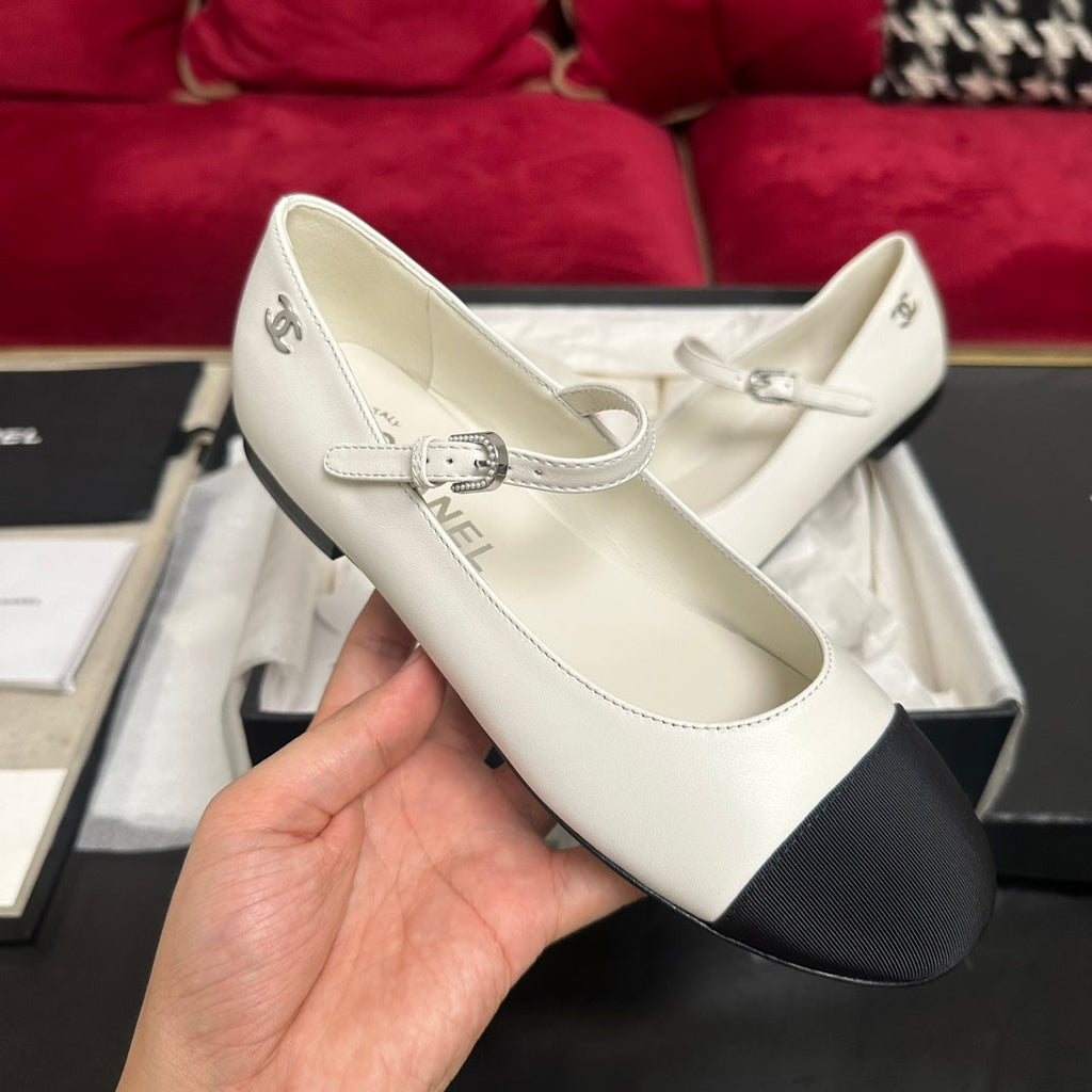 CHANEL MARY JANE SHOES IN WHITE CALFSKIN AND BLACK SATIN