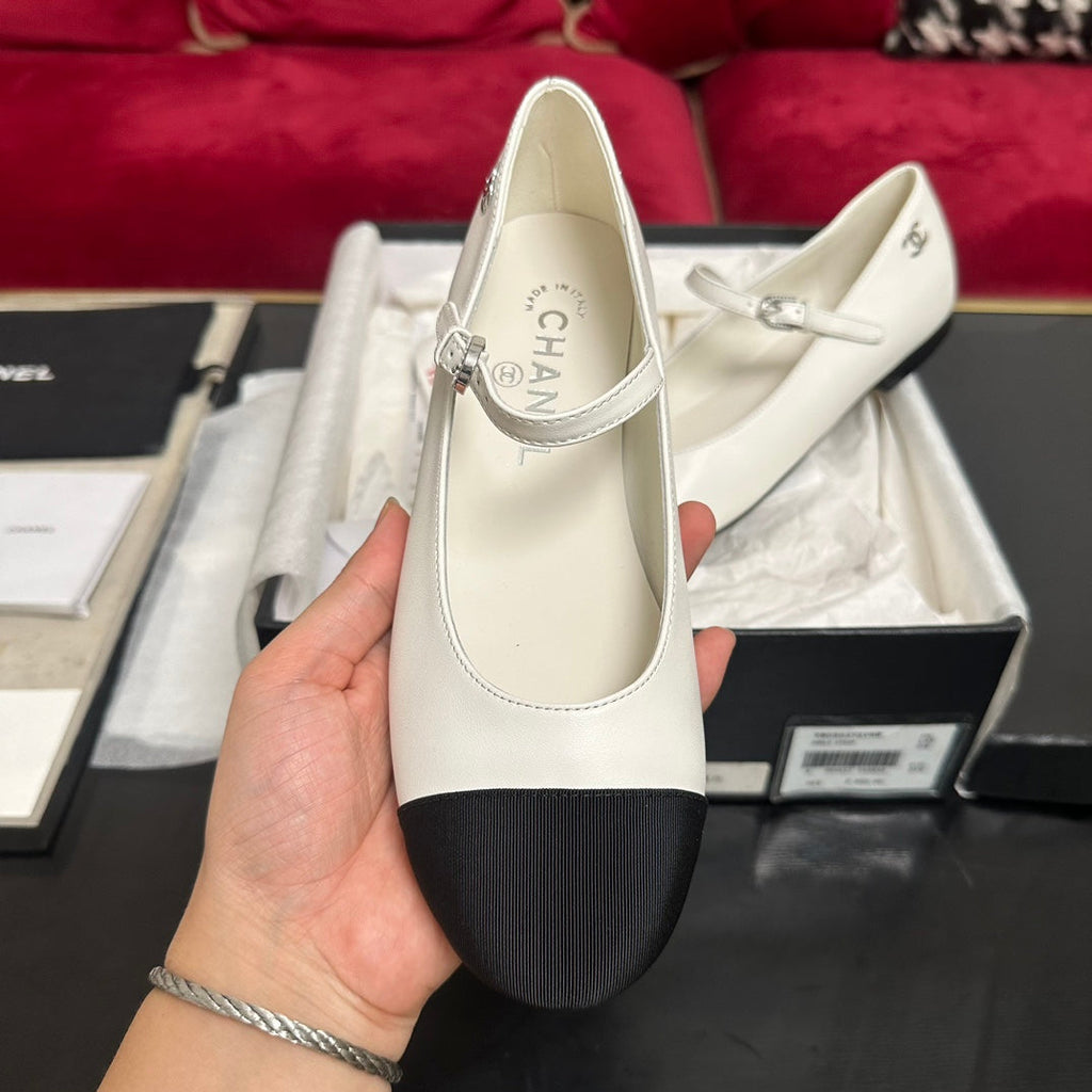 CHANEL MARY JANE SHOES IN WHITE CALFSKIN AND BLACK SATIN