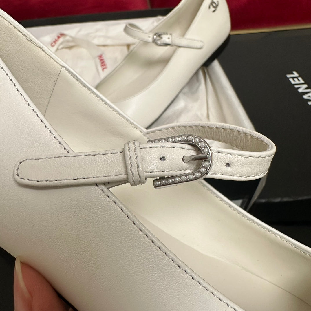 CHANEL MARY JANE SHOES IN WHITE CALFSKIN AND BLACK SATIN