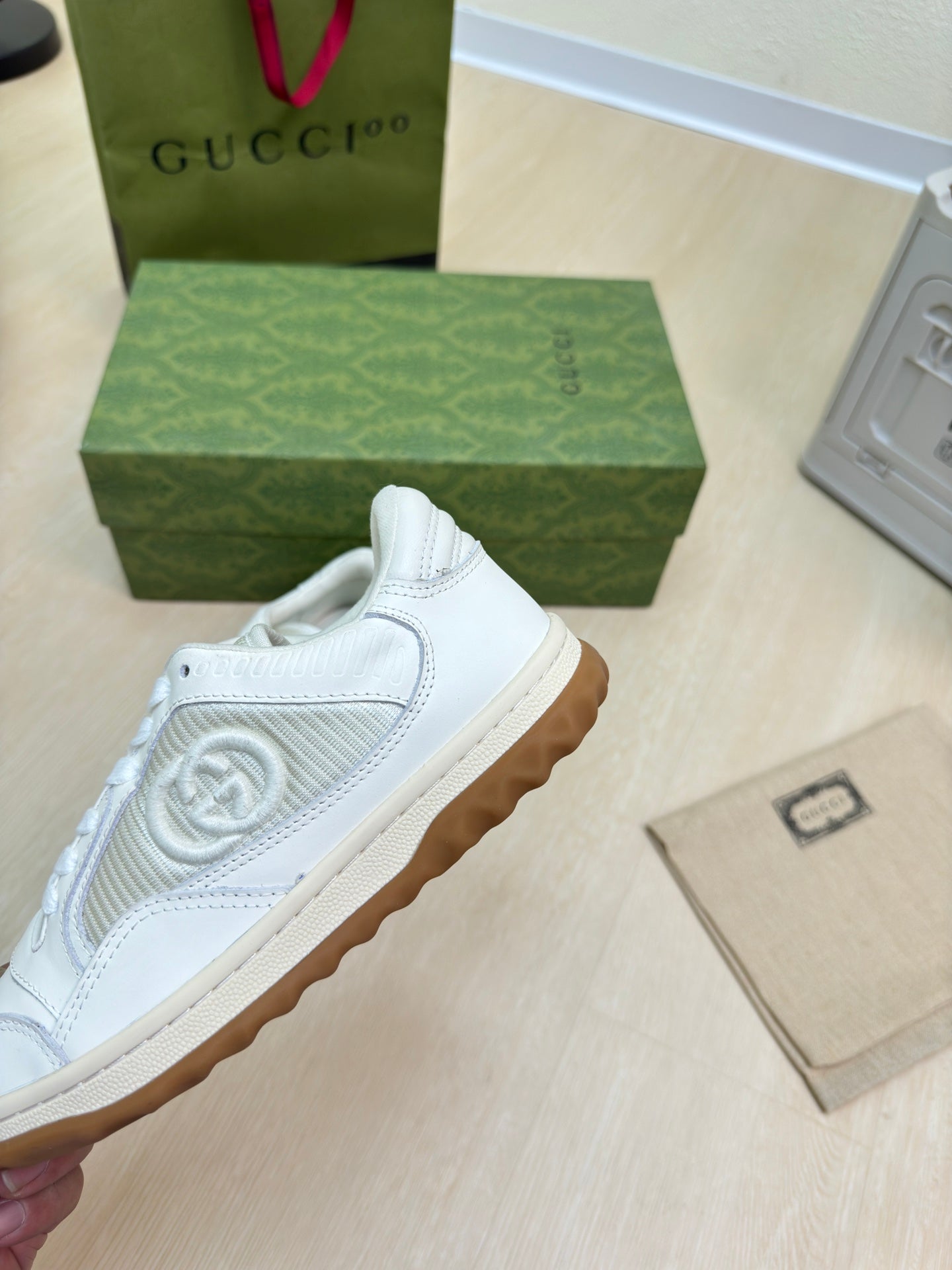 GUCCI INTERLOCKING G SNEAKER WHITE BEIGE CALFSKIN AND FABRIC