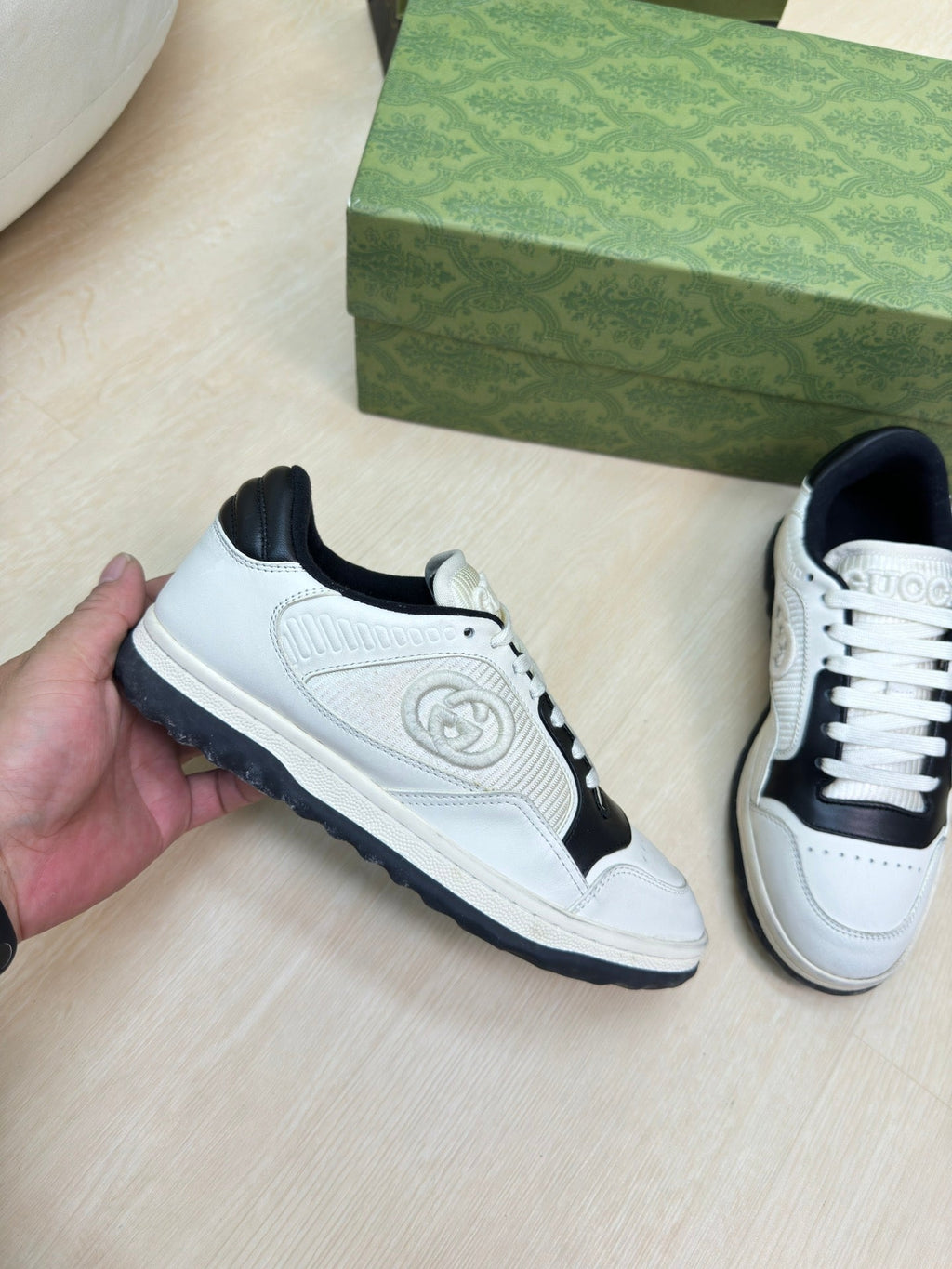 GUCCI INTERLOCKING G SNEAKER BLACK WHITE CALFSKIN AND FABRIC