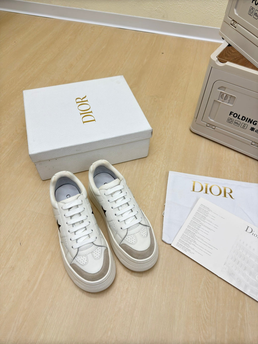 DIOR BLACK STAR PLATFORM SNEAKER IN WHITE CALFSKIN AND SUEDE