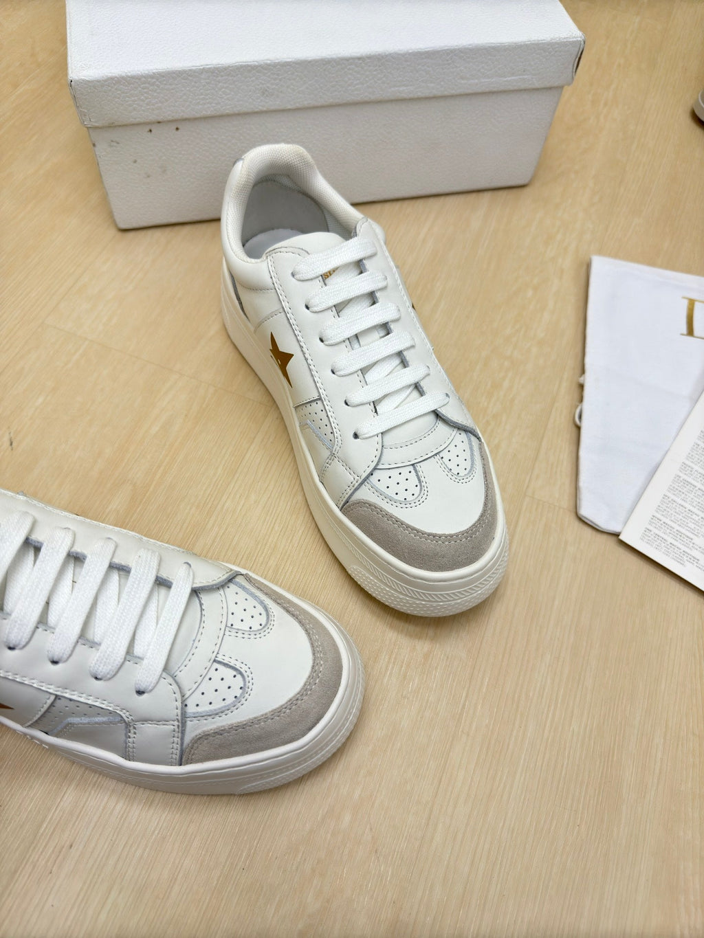 DIOR GOLD STAR PLATFORM SNEAKER IN WHITE CALFSKIN AND SUEDE