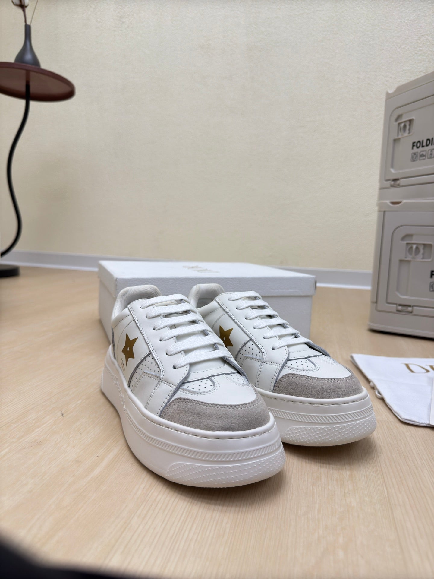 DIOR GOLD STAR PLATFORM SNEAKER IN WHITE CALFSKIN AND SUEDE