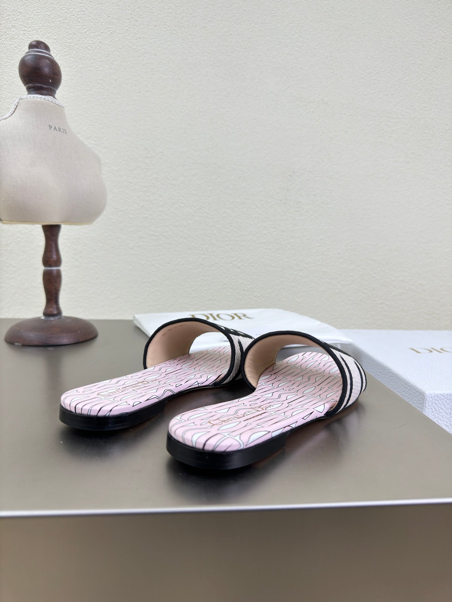 DIOR DWAY SLIDE EMBROIDERED COTTON AND LIGHT PINK MISS  ALLOVER MOTIF
