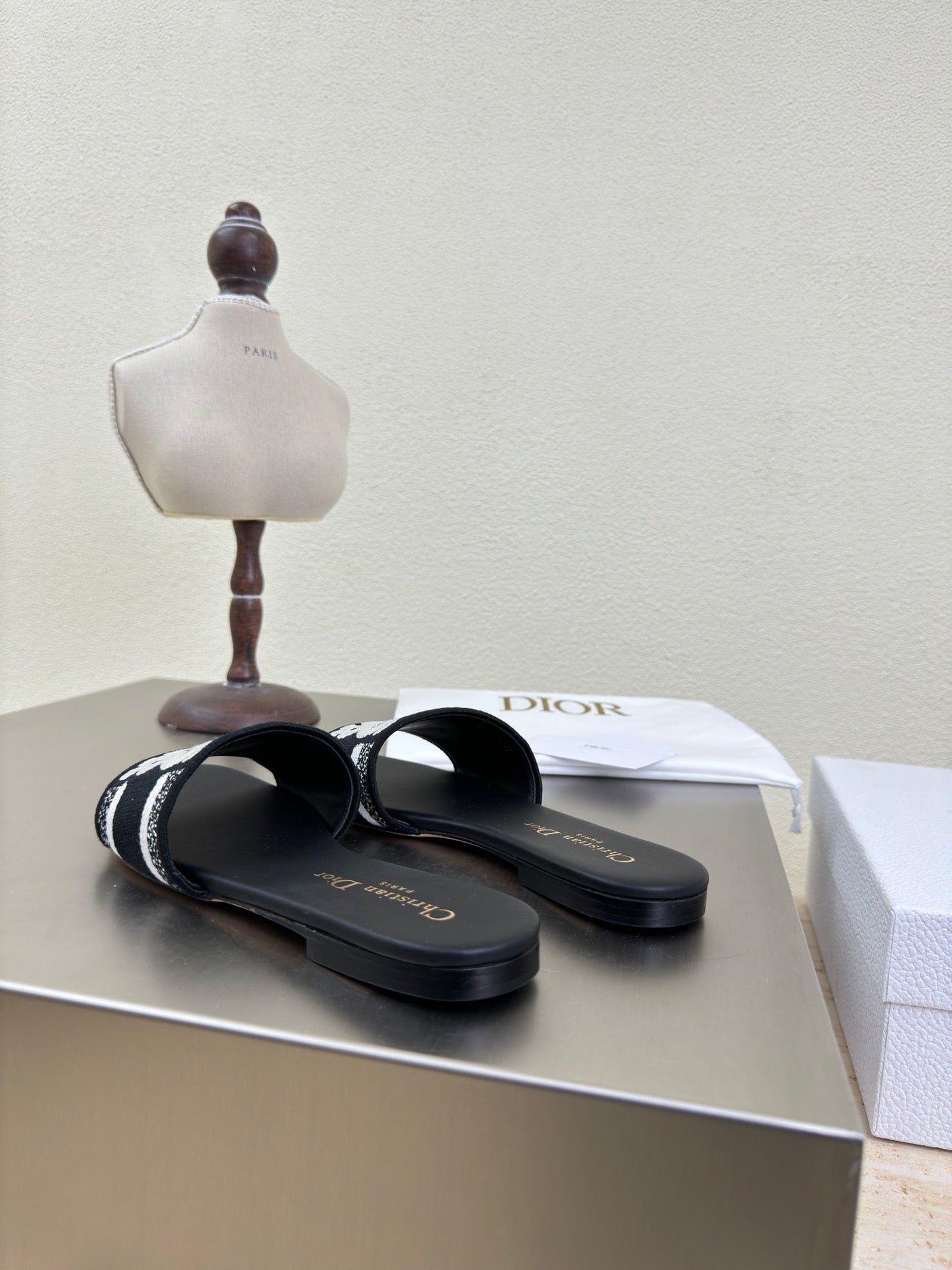 DIOR DWAY SLIDE EMBROIDERED COTTON AND BLACK MISS  ALLOVER MOTIF