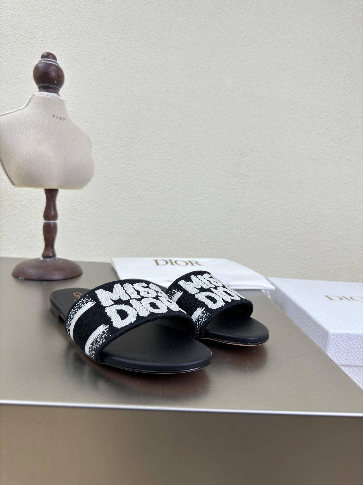 DIOR DWAY SLIDE EMBROIDERED COTTON AND BLACK MISS  ALLOVER MOTIF