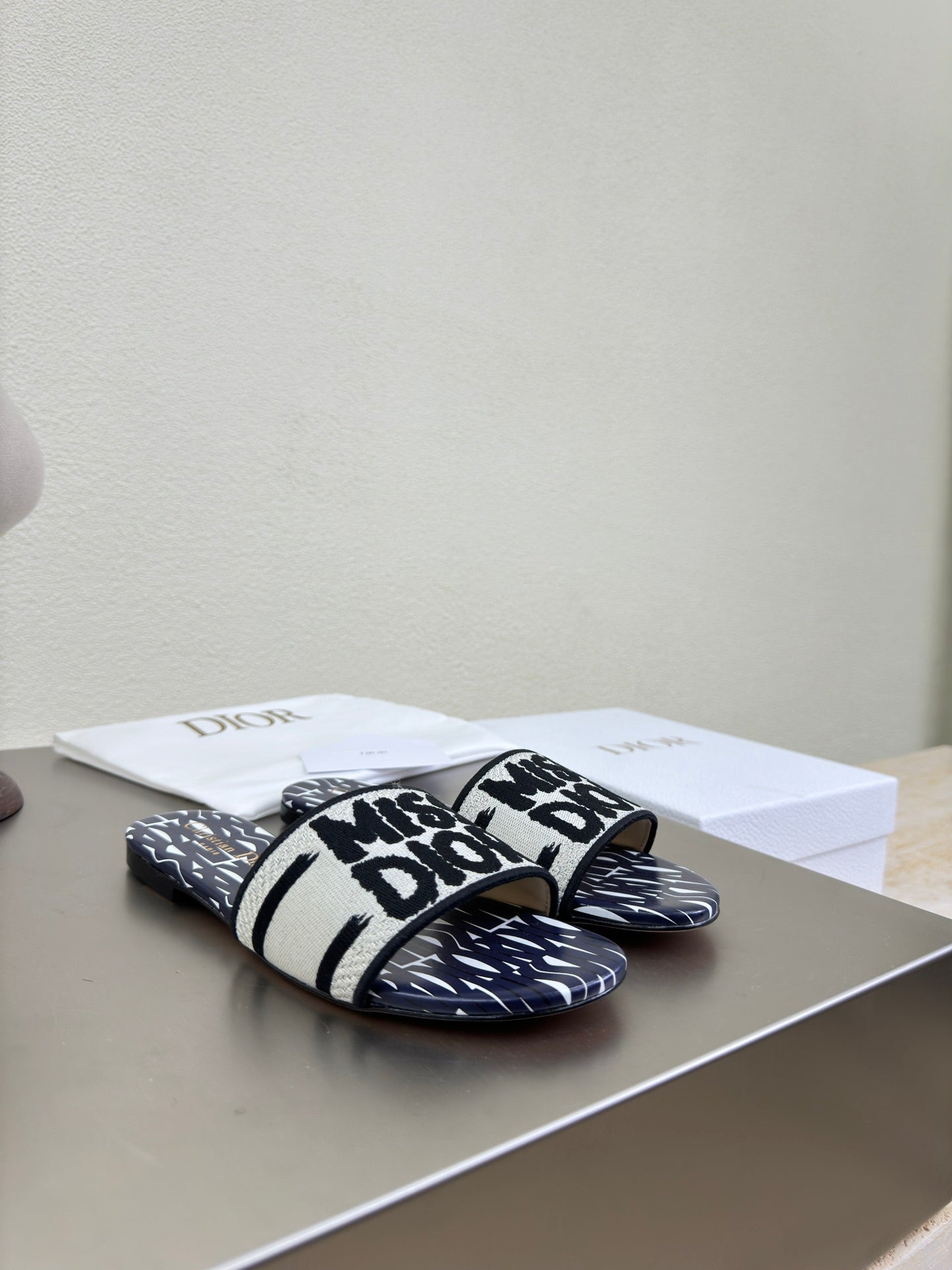 DIOR DWAY SLIDE EMBROIDERED COTTON AND NAVY BLUE MISS  ALLOVER MOTIF