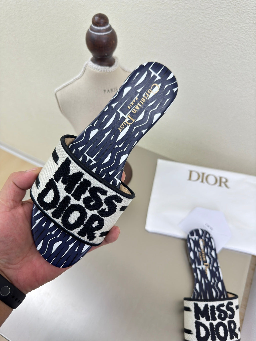 DIOR DWAY SLIDE EMBROIDERED COTTON AND NAVY BLUE MISS  ALLOVER MOTIF