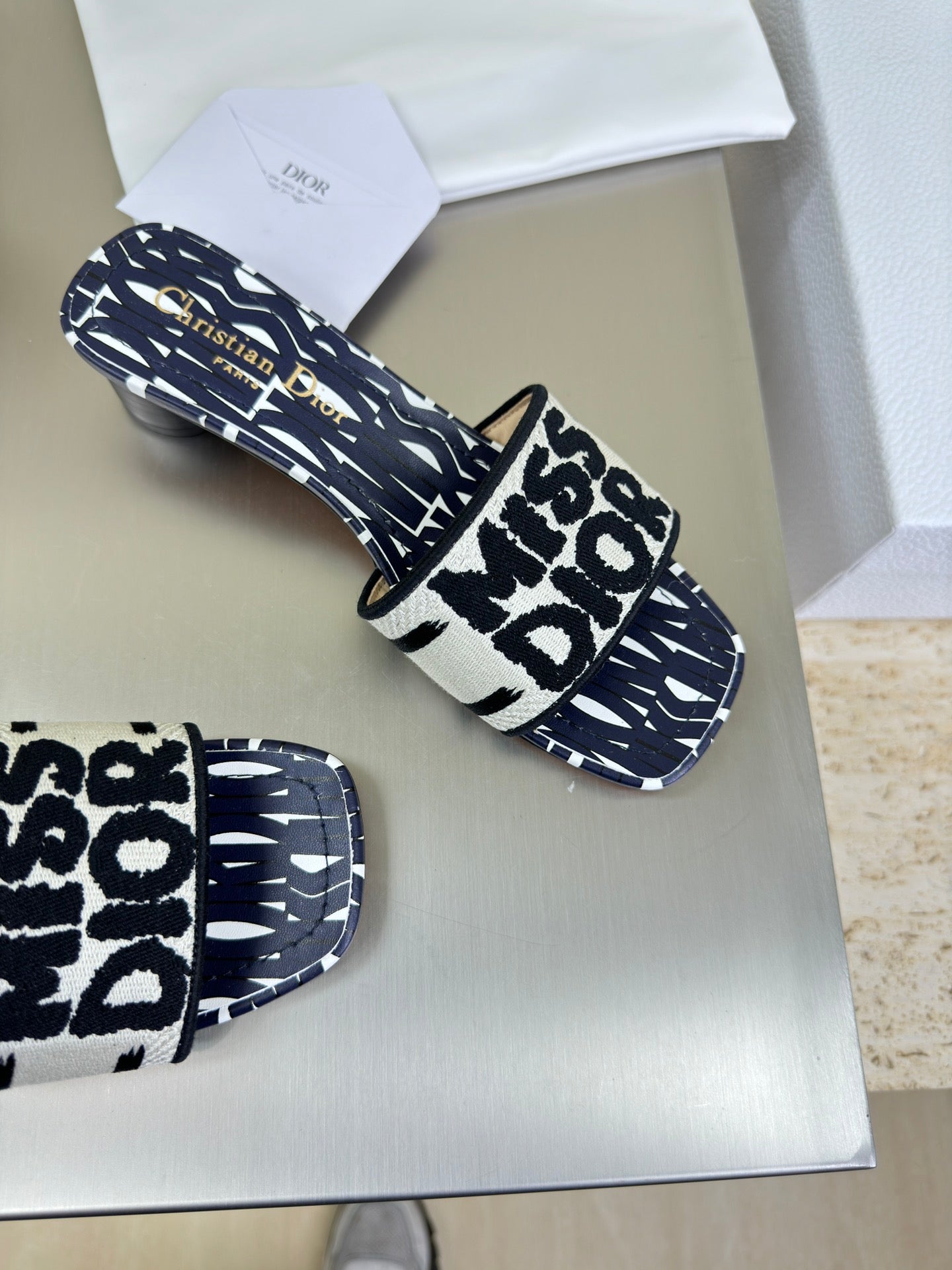 DIOR DWAY HEELED SLIDE EMBROIDERED COTTON AND NAVY BLUE MISS  ALLOVER MOTIF 35 MM