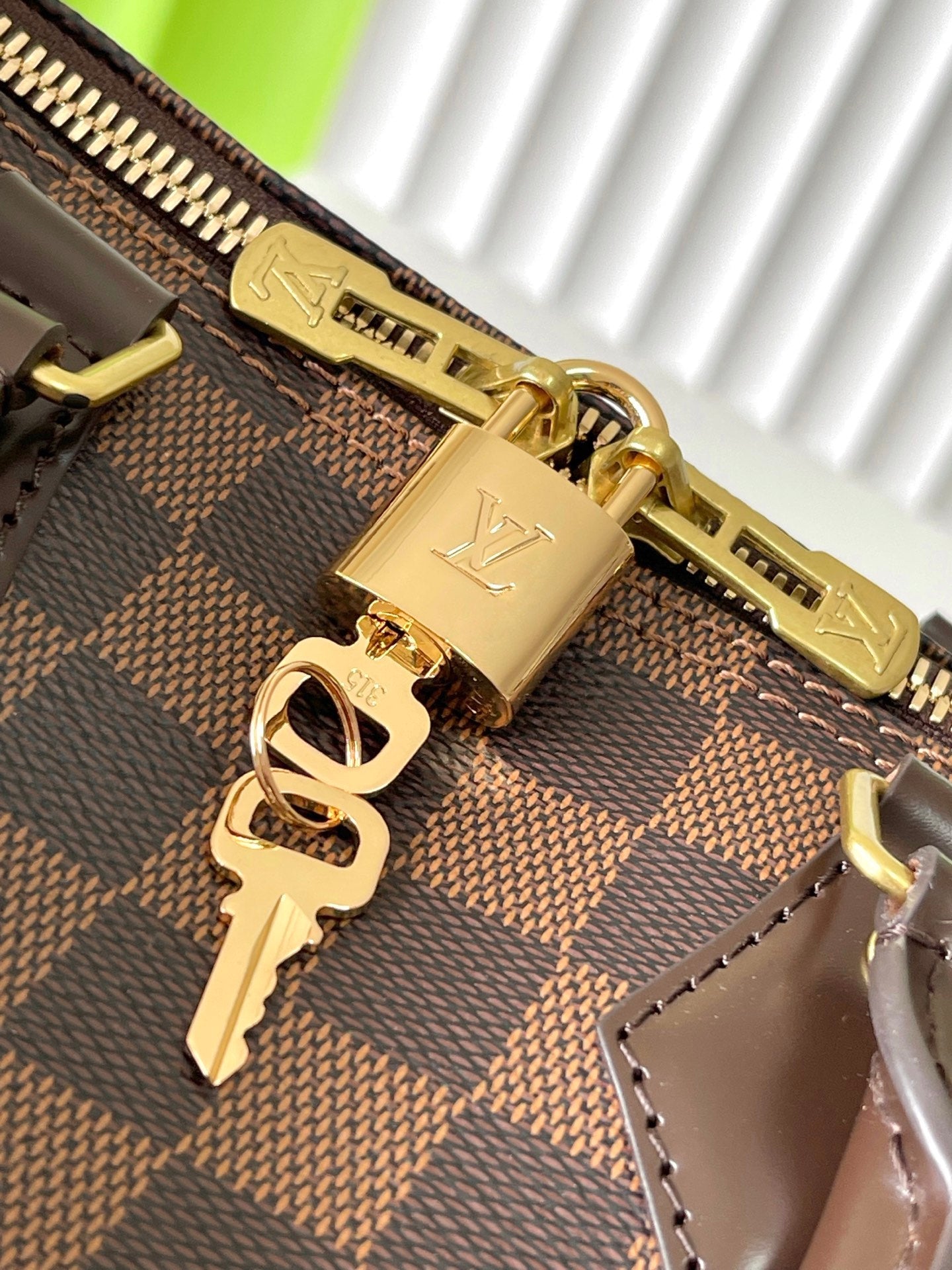 LOUIS VUITTON SPEEDY BANDOLIÈRE 25 IN DARK BROWN DAMIER EBENE CANVAS GOLD HARDWARE