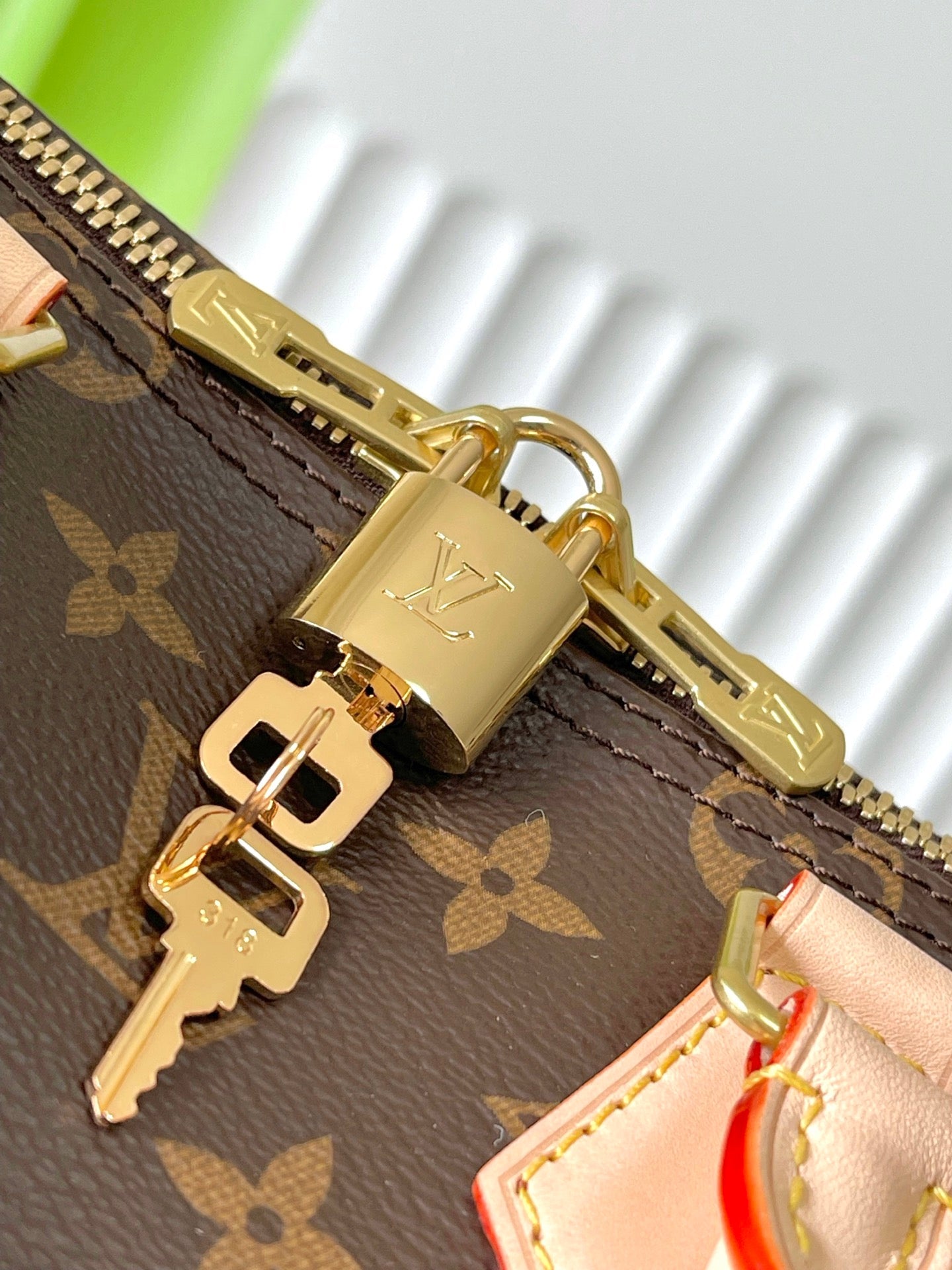 LOUIS VUITTON SPEEDY BANDOLIÈRE 25 IN BROWN MONOGRAM CANVAS GOLD HARDWARE