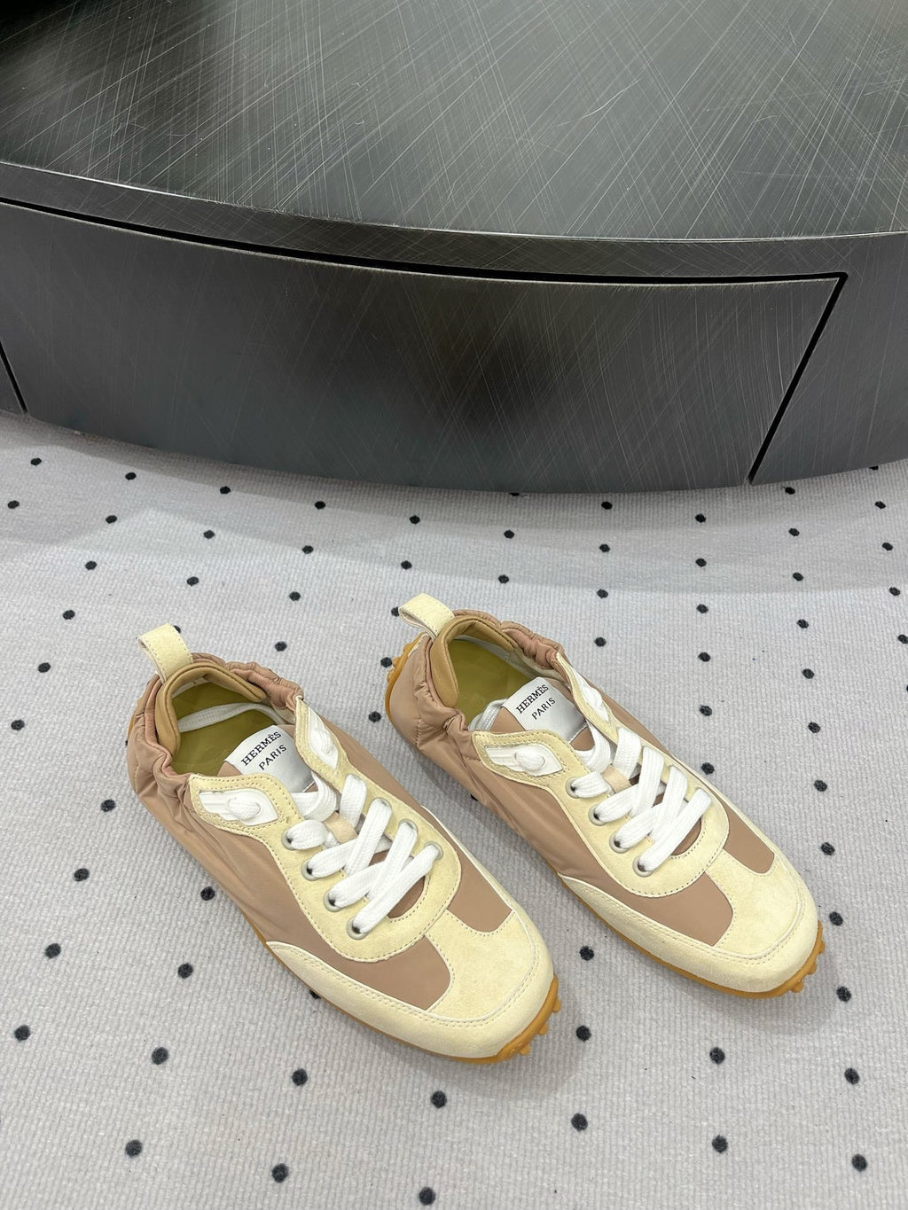 HERMES TRAIL SNEAKER IN BISQUE MIX FRENCH BEIGE SUEDE