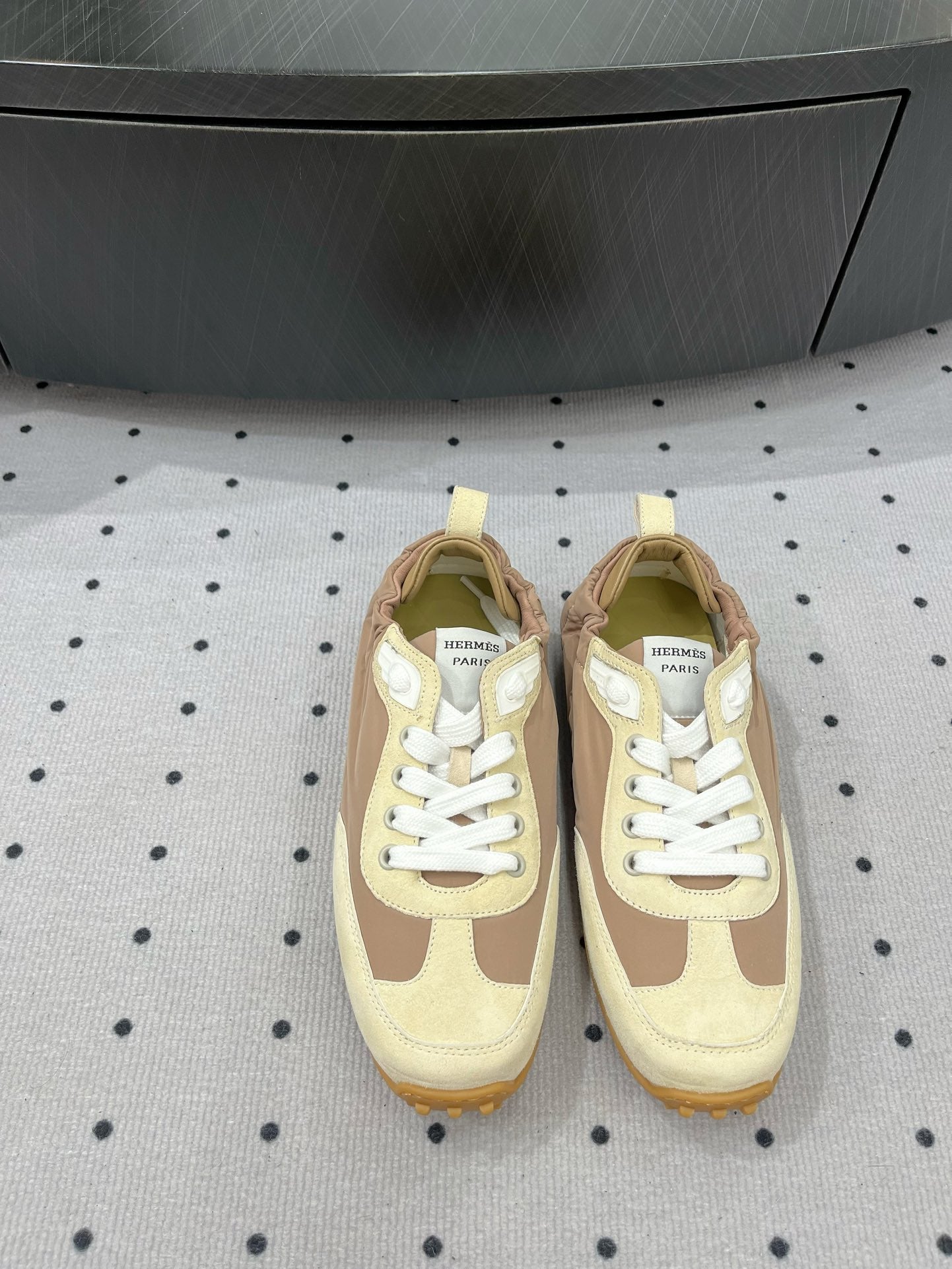 HERMES TRAIL SNEAKER IN BISQUE MIX FRENCH BEIGE SUEDE