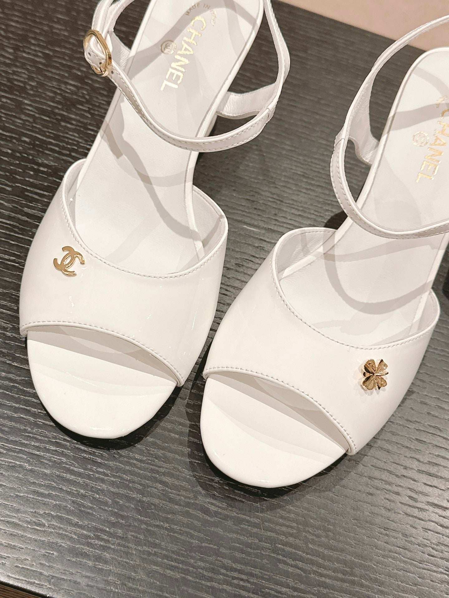 CHANEL HIGH HEELS SANDAL IN WHITE LAMBSKIN