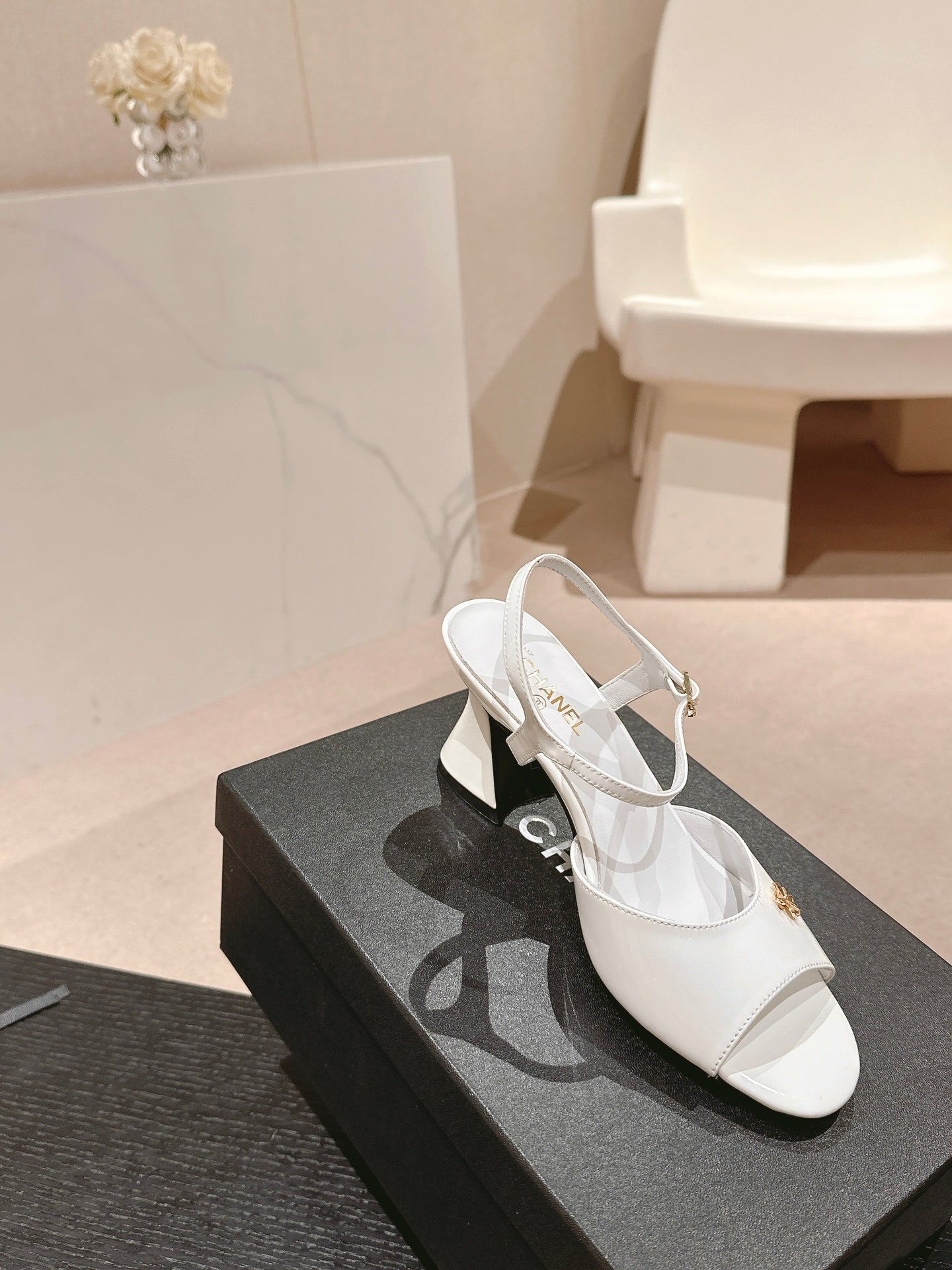 CHANEL HIGH HEELS SANDAL IN WHITE LAMBSKIN