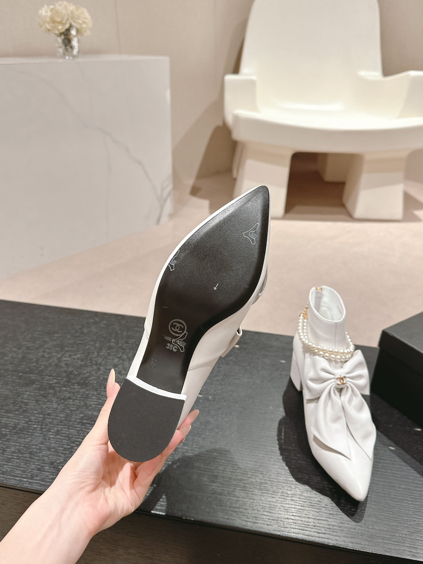 CHANEL SHORT BOOTS IN WHITE SHEEPSKIN WITH BOW