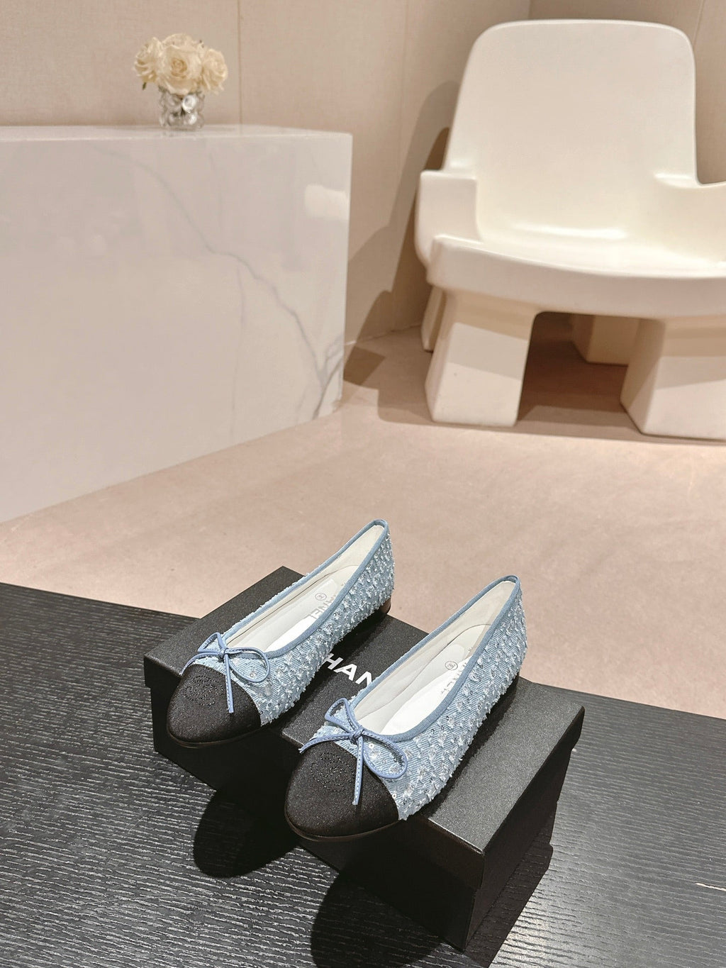 CHANEL BALLET FLATS IN LIGHT BLUE DENIM AND BLACK SATIN