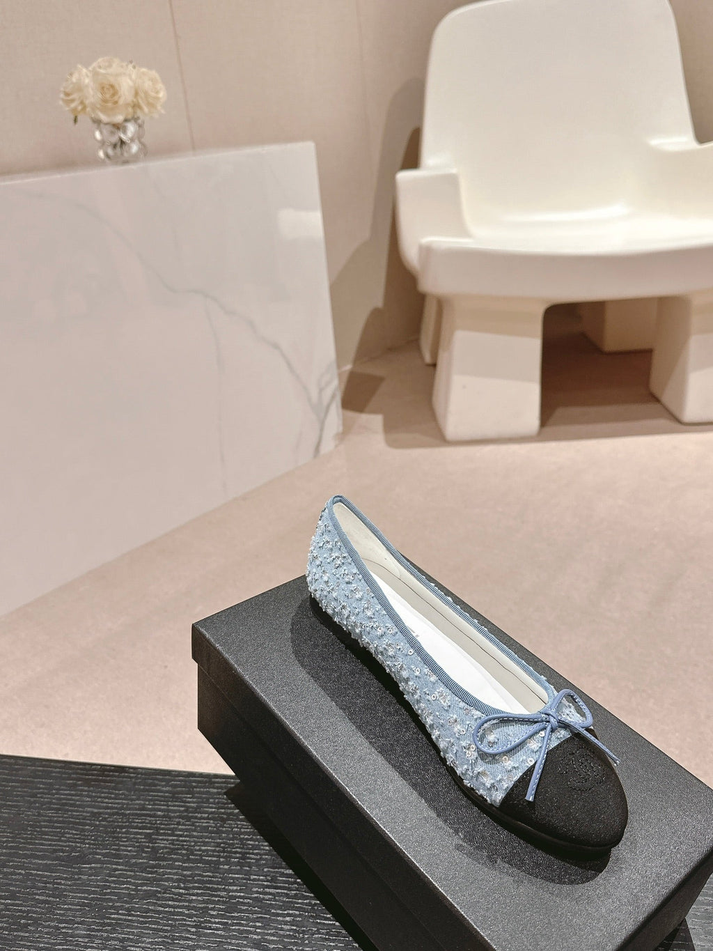 CHANEL BALLET FLATS IN LIGHT BLUE DENIM AND BLACK SATIN