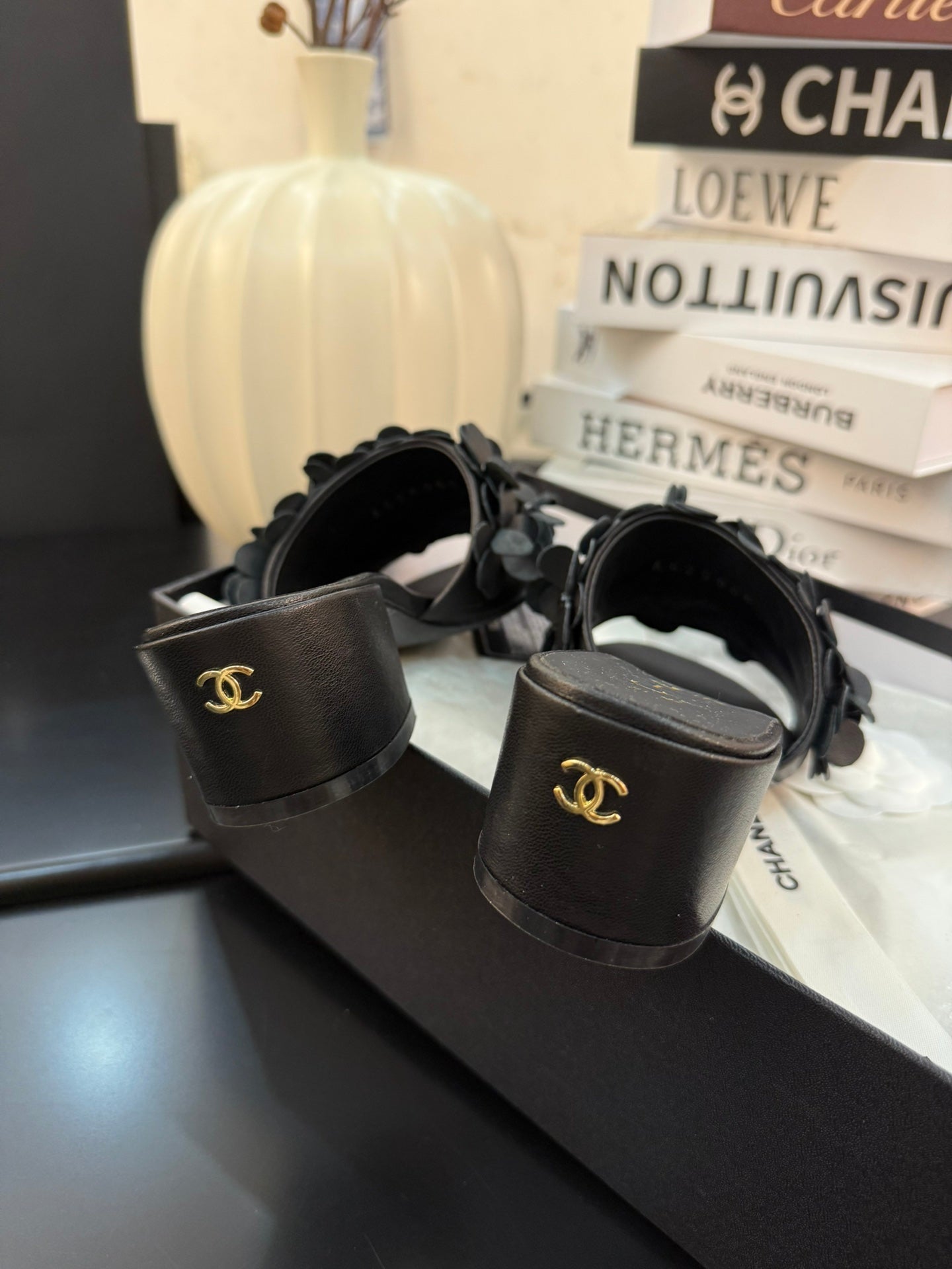 CHANEL MID HEEL 45 MM MULE IN BLACK CALFSKIN