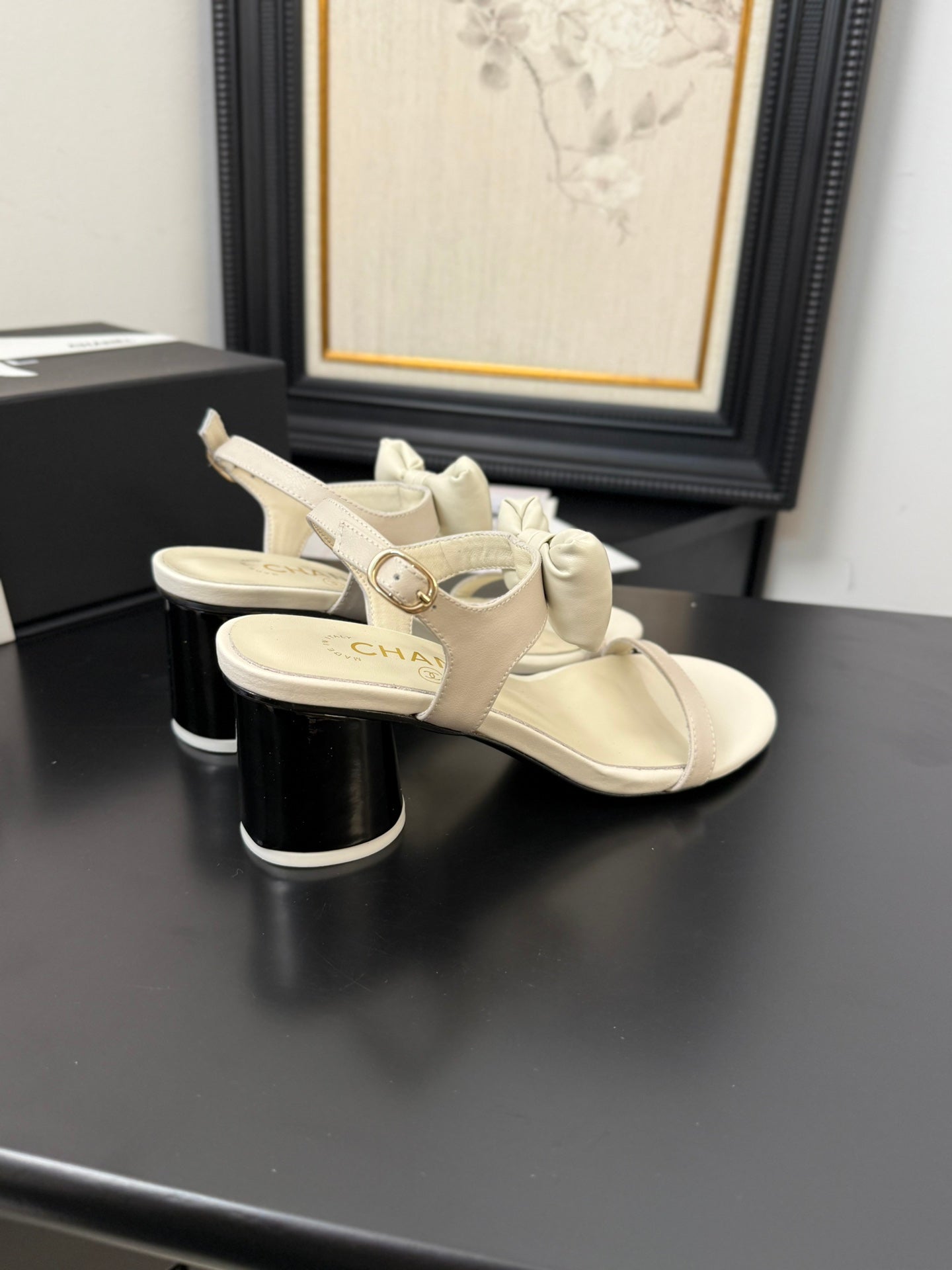 CHANEL MID HEEL SANDALS IN WHITE CALFSKIN WITH BOW