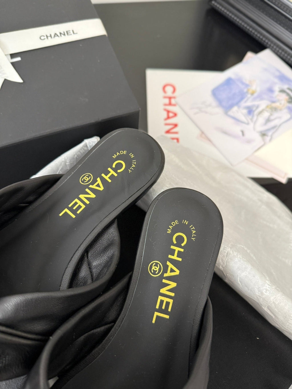 CHANEL 25C Thong Sandal Bow Black Lambskin 233562