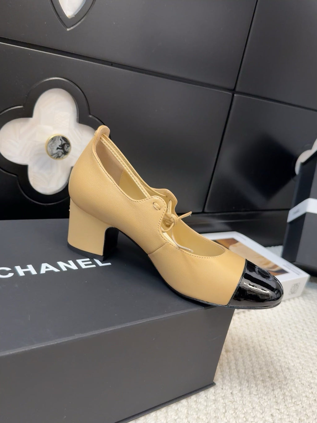 CHANEL MARY JANE PUMPS 55 MM IN SAND YELLOW MIX BLACK LAMBSKIN