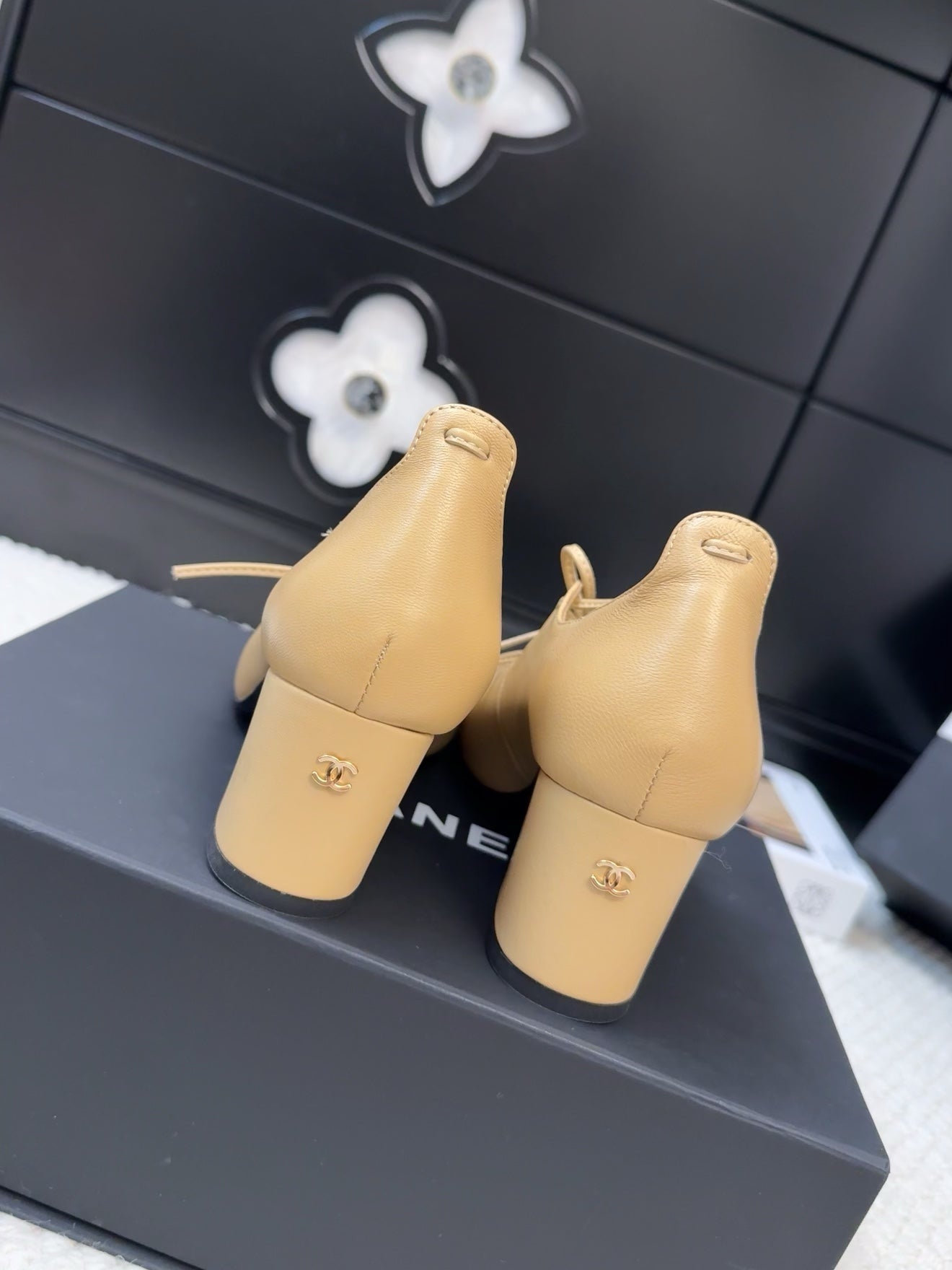 CHANEL MARY JANE PUMPS 55 MM IN SAND YELLOW MIX BLACK LAMBSKIN
