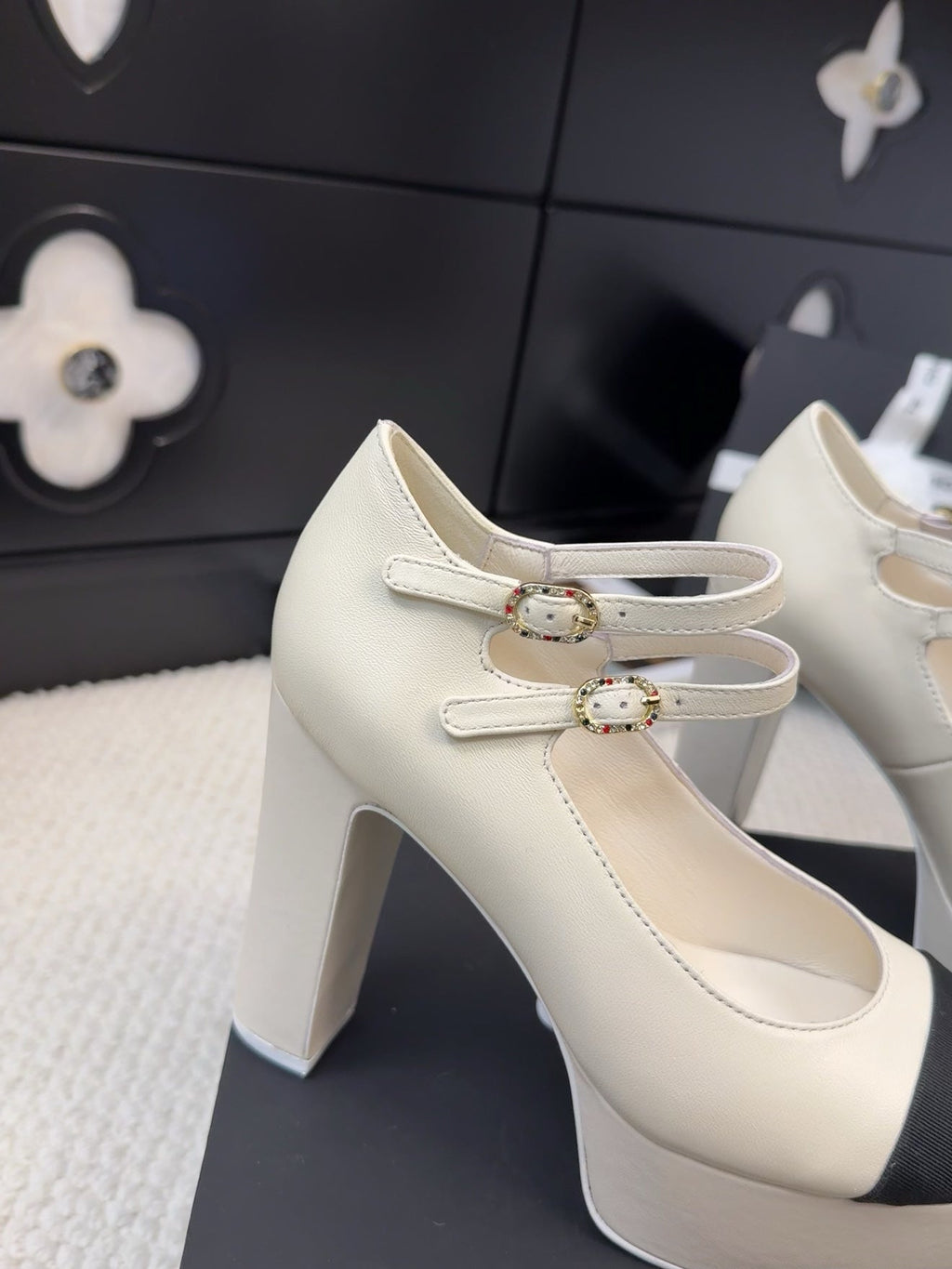 CHANEL FLATFORM SANDAL IN PALE YELLOW CALFSKIN AND BLACK FABRIC