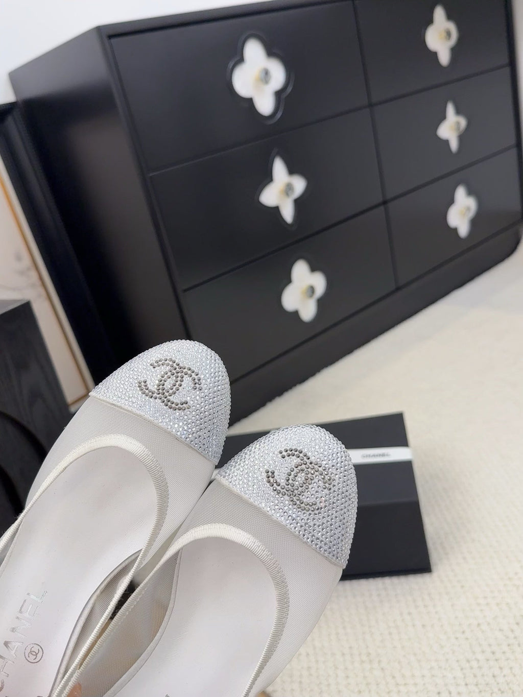 CHANEL BALLET FLAT IN WHITE FABRIC AND MESH WITH CRYSTALS