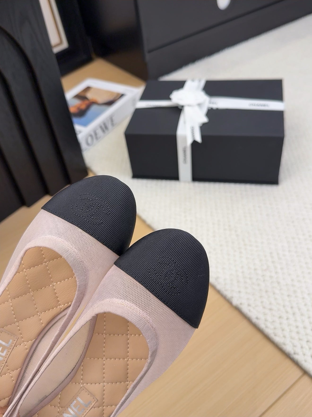 CHANEL BALLET FLAT IN BLACK FABRIC AND PASTEL PINK MESH