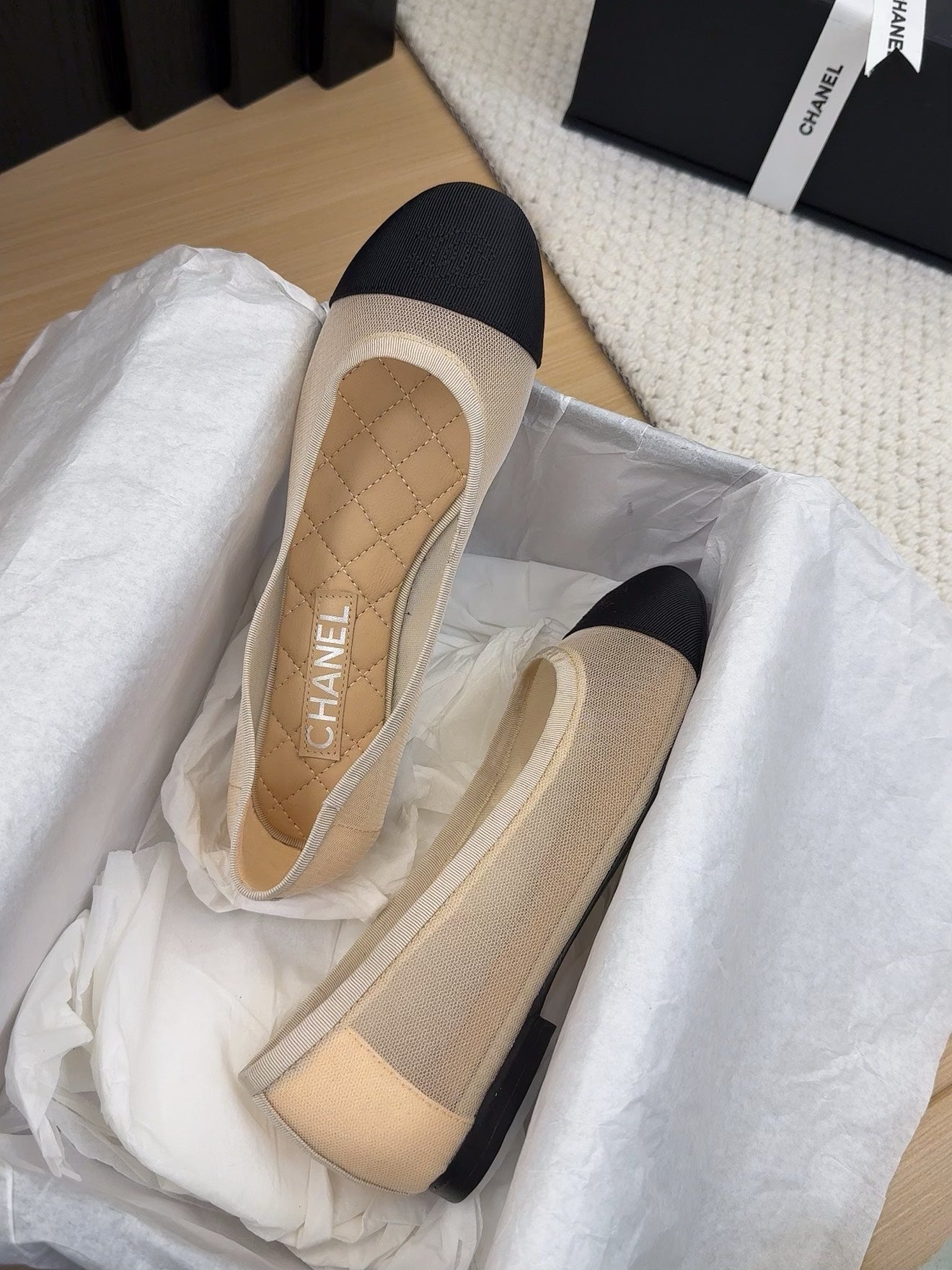 CHANEL BALLET FLAT IN BLACK FABRIC AND BEIGE MESH