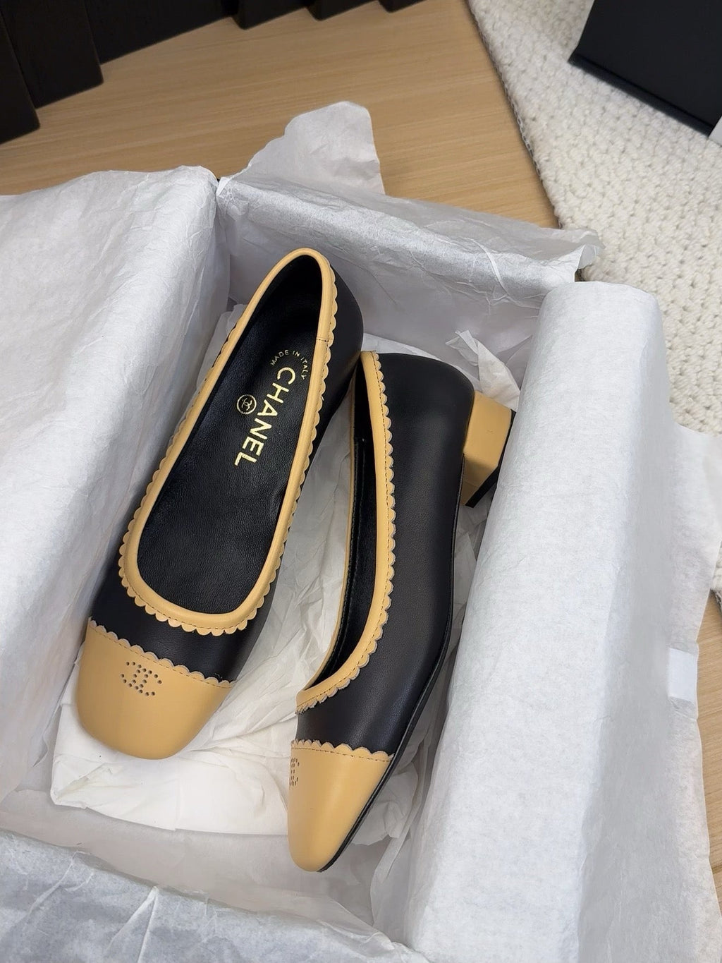 CHANEL BALLET FLAT IN BLACK MIX PEANUT BROWN CALFSKIN