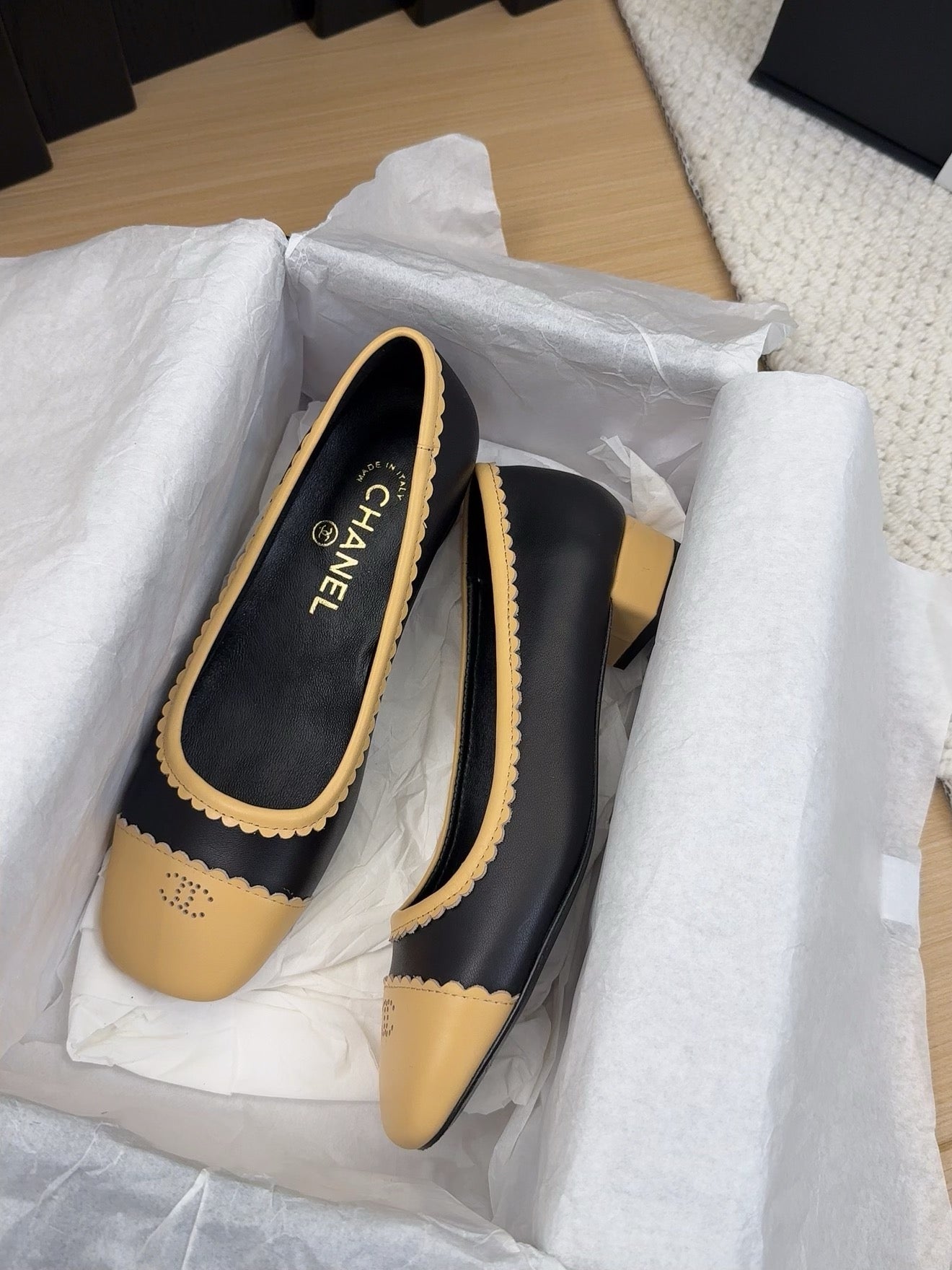 CHANEL BALLET FLAT IN BLACK MIX PEANUT BROWN CALFSKIN