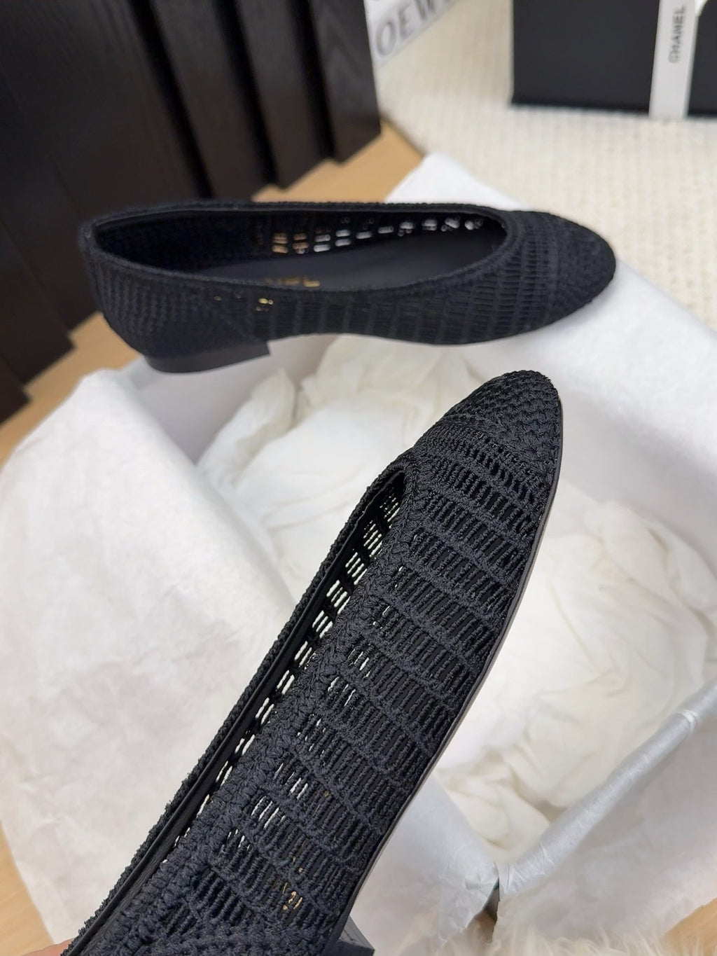 CHANEL BALLERINAS IN BLACK RAFFIA