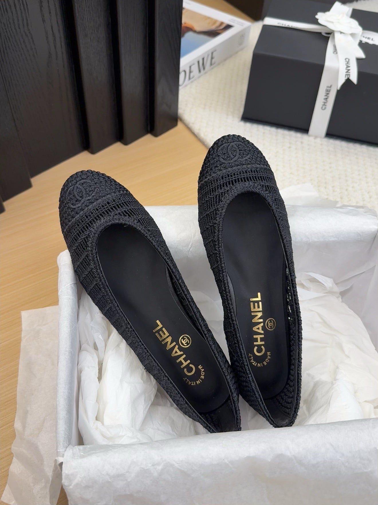 CHANEL BALLERINAS IN BLACK RAFFIA