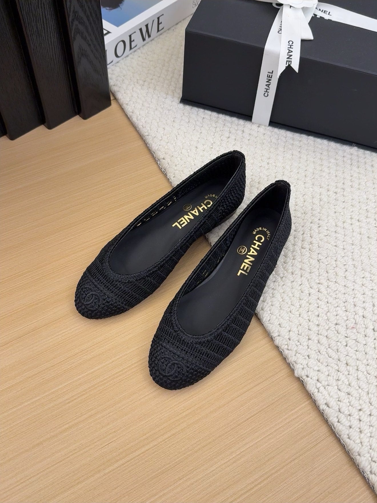 CHANEL BALLERINAS IN BLACK RAFFIA