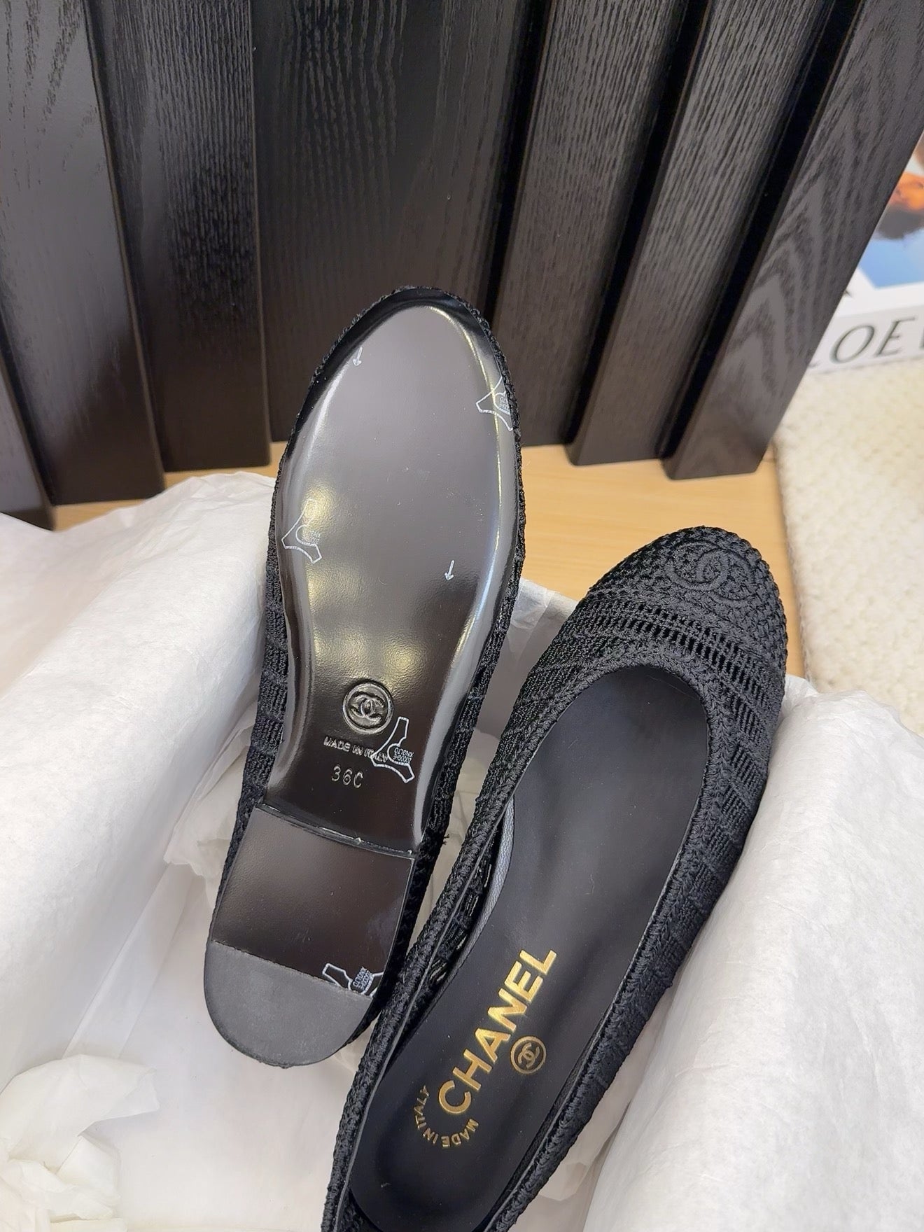CHANEL BALLERINAS IN BLACK RAFFIA