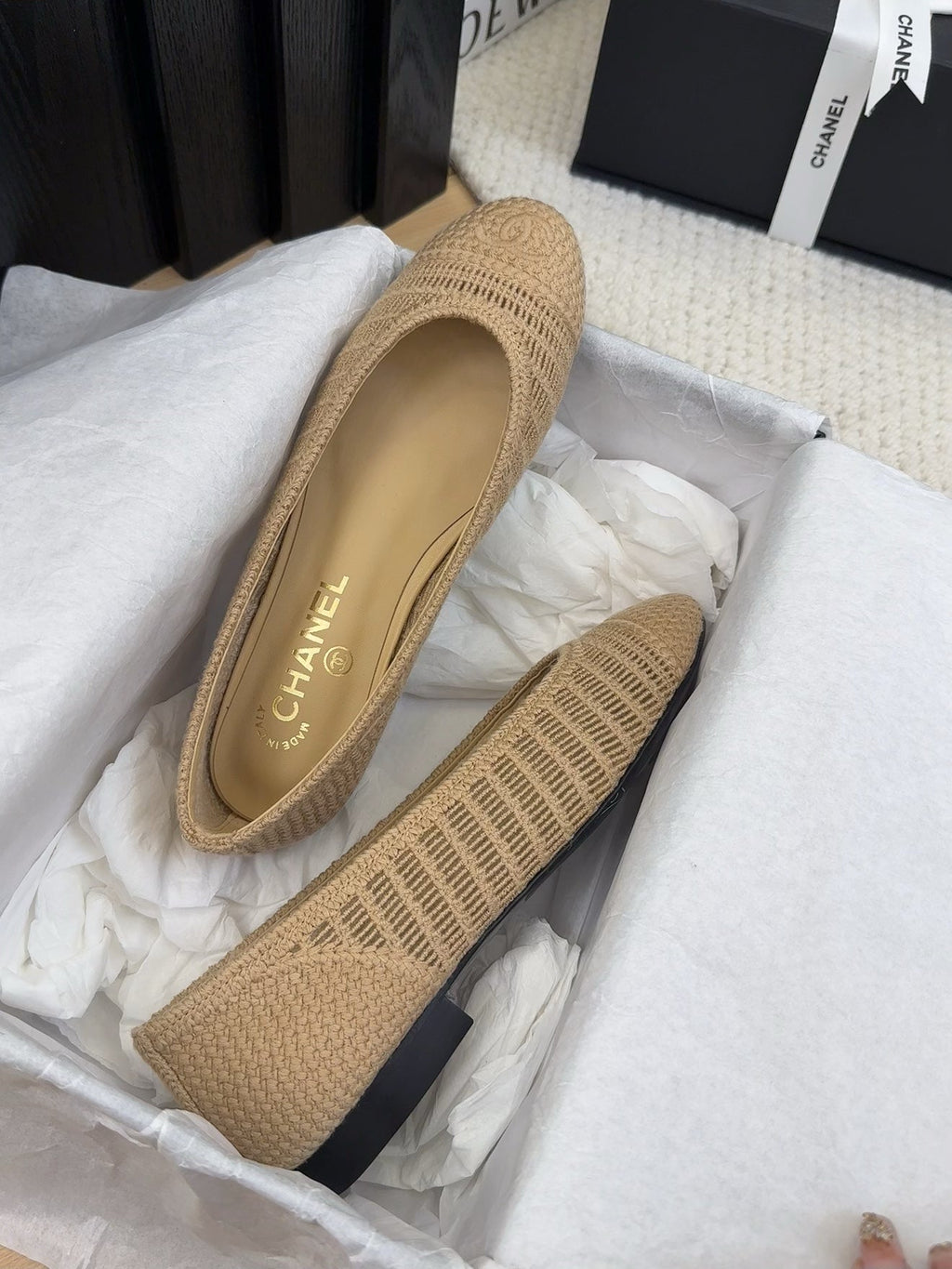 CHANEL BALLERINAS IN PEANUT BROWN RAFFIA